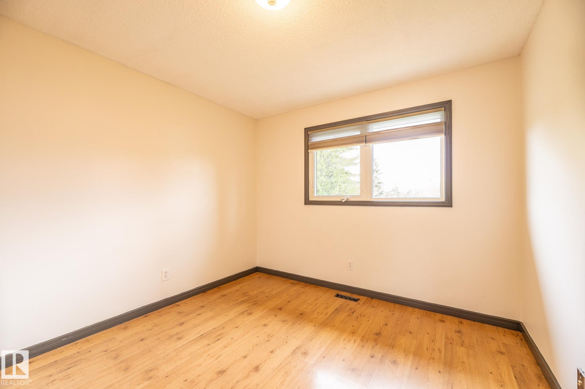 https://zimg.paragon.ice.com/ParagonImages/Property/PM/RAE/225400761/37/0/0/d74568a21bfed29da458b8fab9cc1d62/1/9d4a65ef94093aebe6c6a41033ca47f4/225400761-0b0c8a23-8b07-44e0-8f42-93c9b840362e.JPG