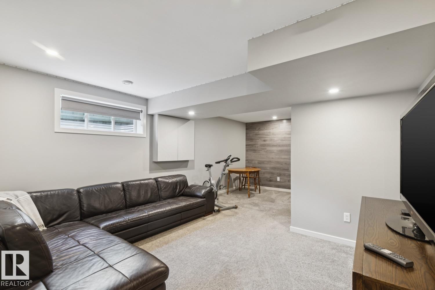 https://zimg.paragon.ice.com/ParagonImages/Property/PM/RAE/225400768/28/0/0/4574d4a7236cccdbe08e7e10b4689515/1/a41b5056a0f96df424c3863607715980/225400768-fc1c68ac-38f2-4ae2-afcc-a1bfb7a699b5.JPG