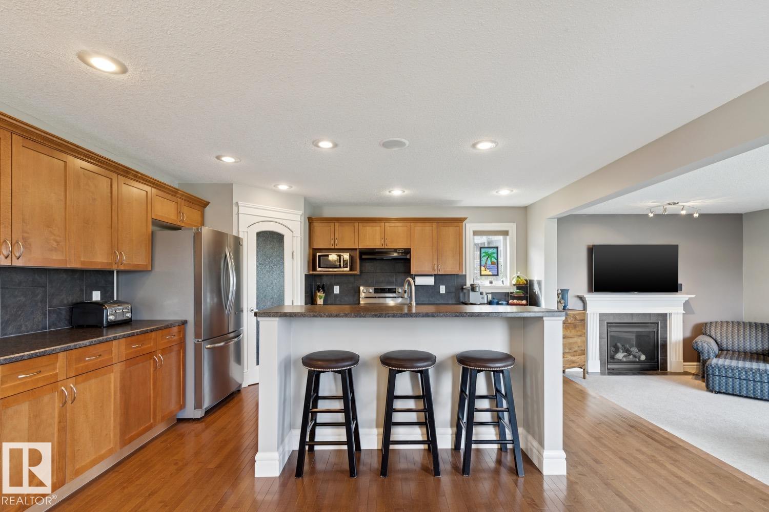 Picture for 12067 21 AV SW