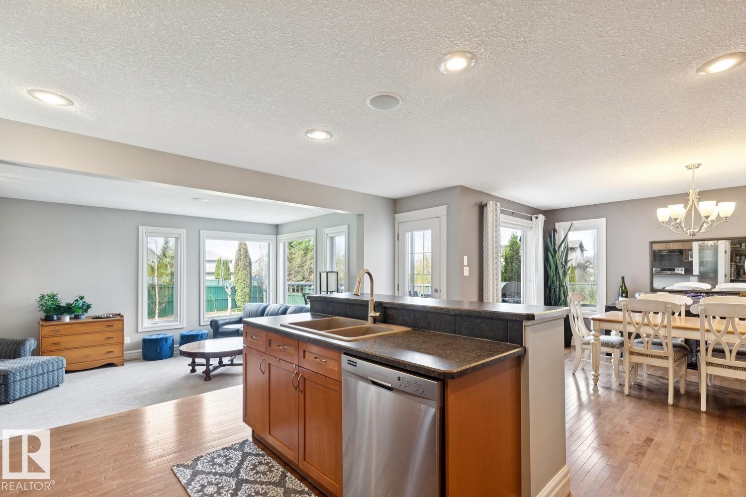 Picture for 12067 21 AV SW