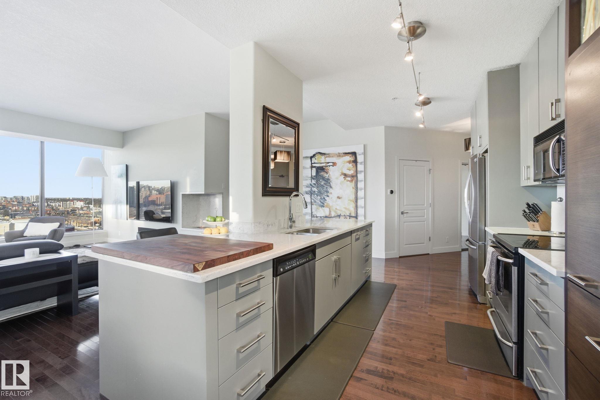 https://zimg.paragon.ice.com/ParagonImages/Property/PM/RAE/225400772/18/0/0/df6ba200ab8cdb0a175fb44a62c7fb59/1/fc0192502afc3e5cd9ef16126263276a/225400772-D21F188F-A463-44AD-8336-E963E750D688.JPG