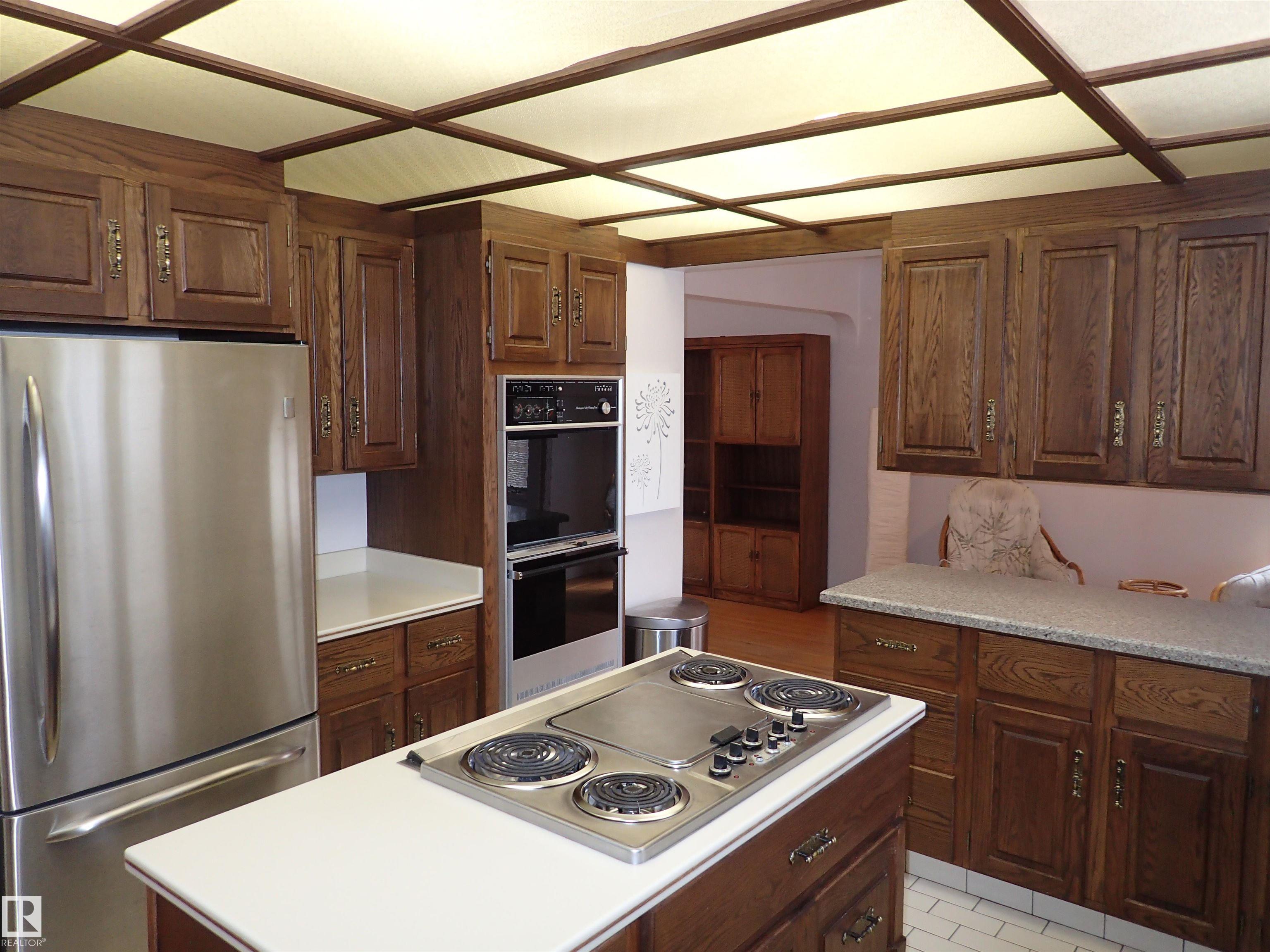 Photo 11 at 9126 117 Street NW, Windsor Park, Edmonton