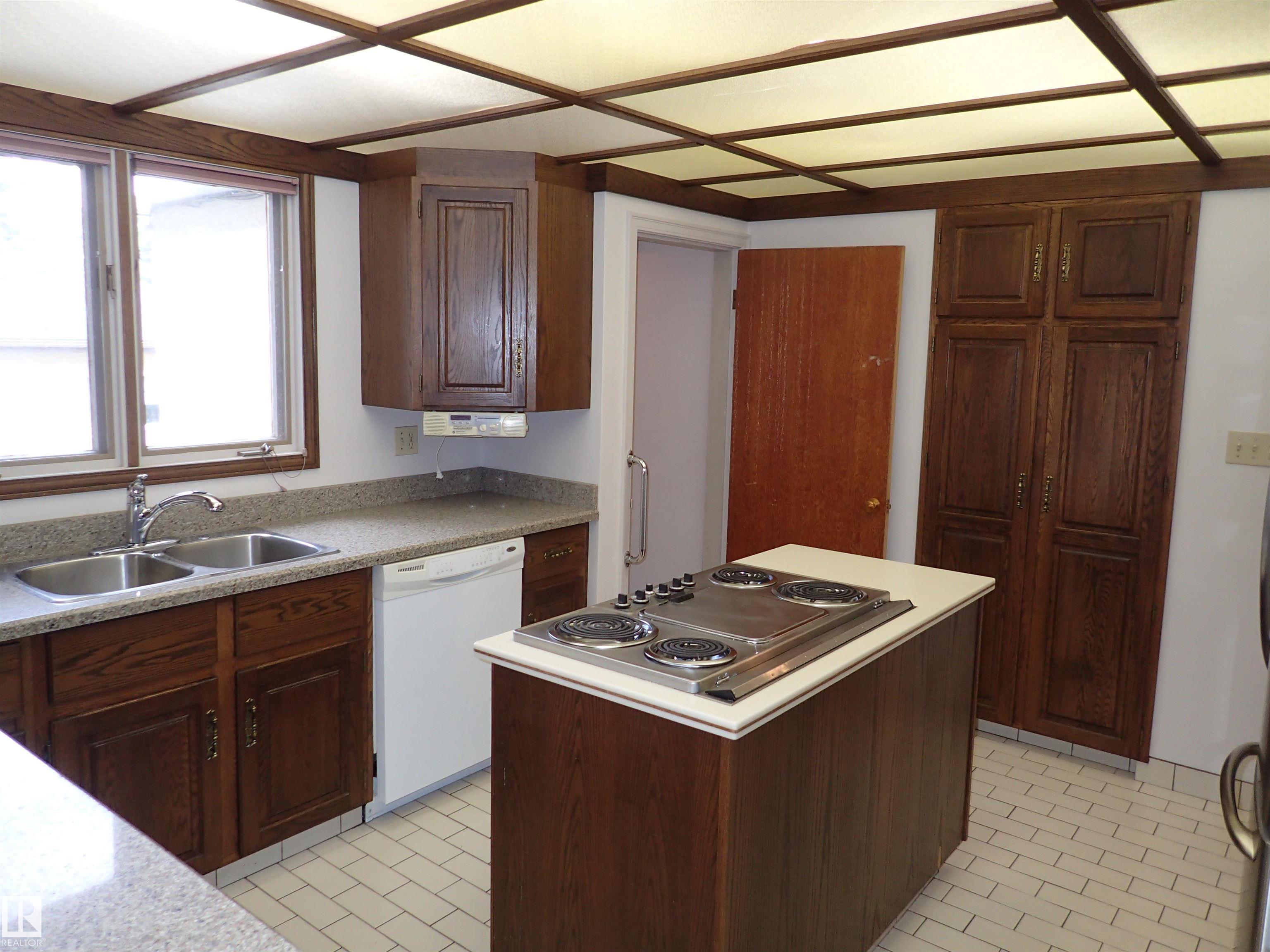 Photo 12 at 9126 117 Street NW, Windsor Park, Edmonton