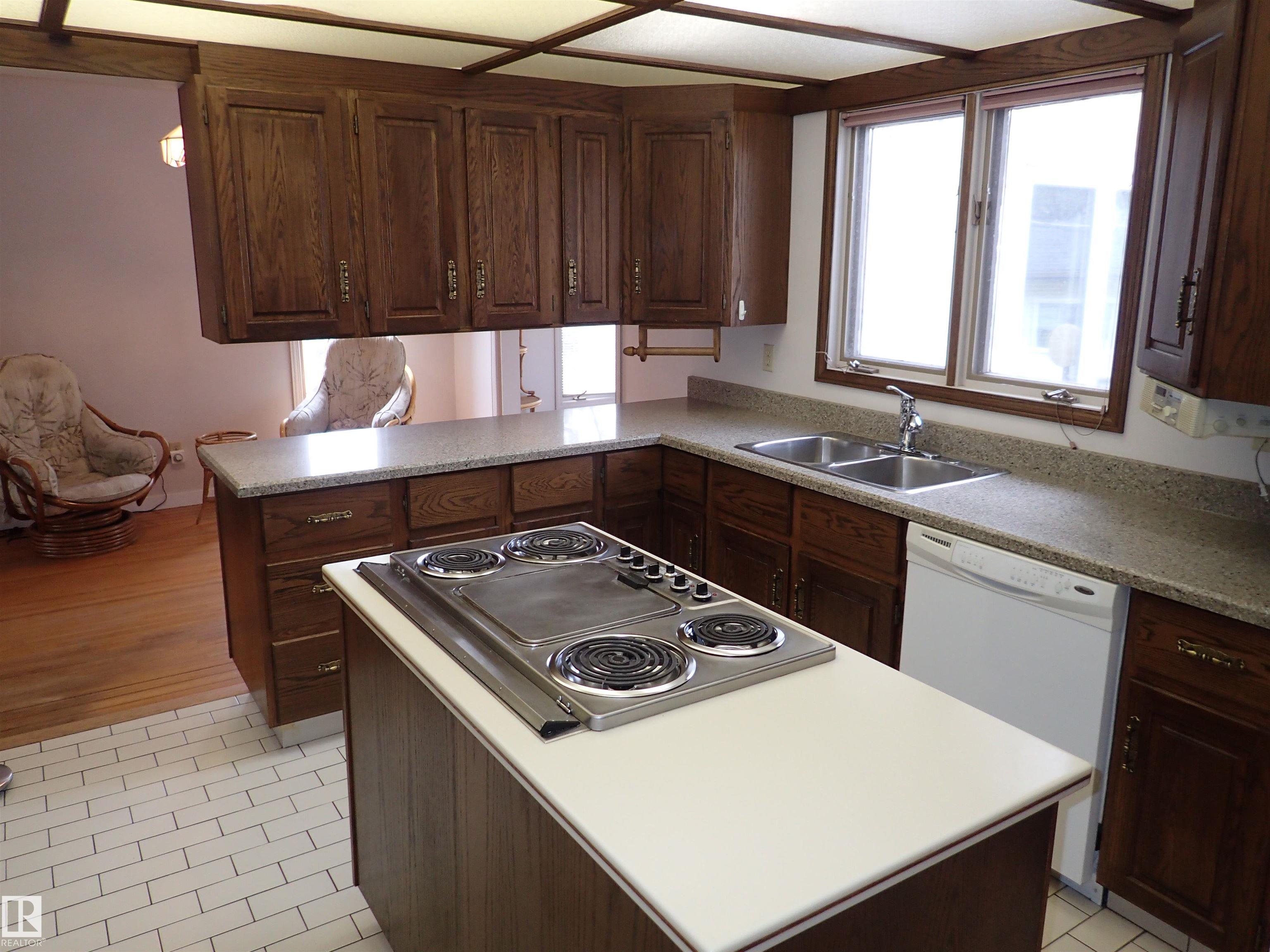Photo 13 at 9126 117 Street NW, Windsor Park, Edmonton