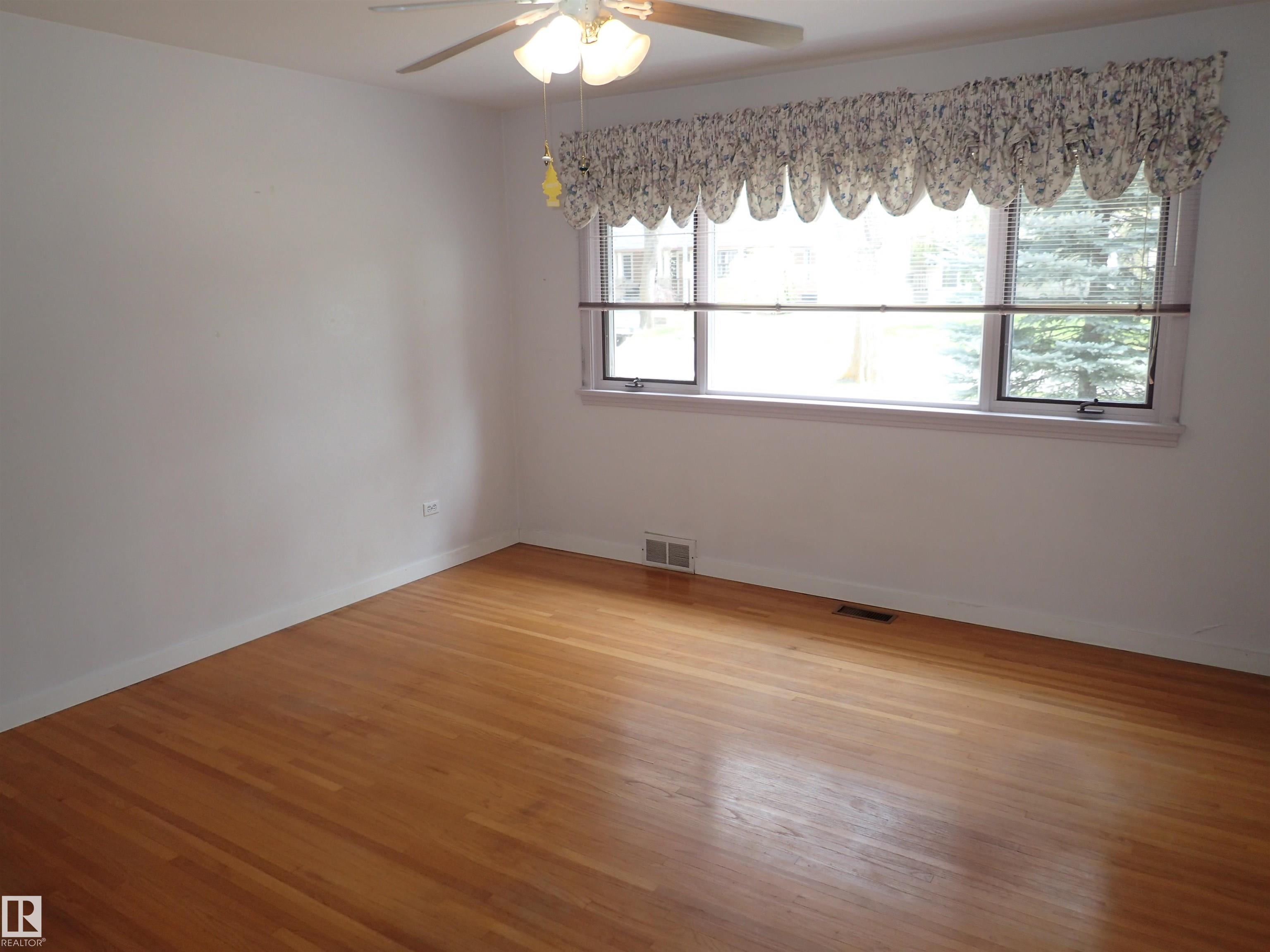 Photo 14 at 9126 117 Street NW, Windsor Park, Edmonton