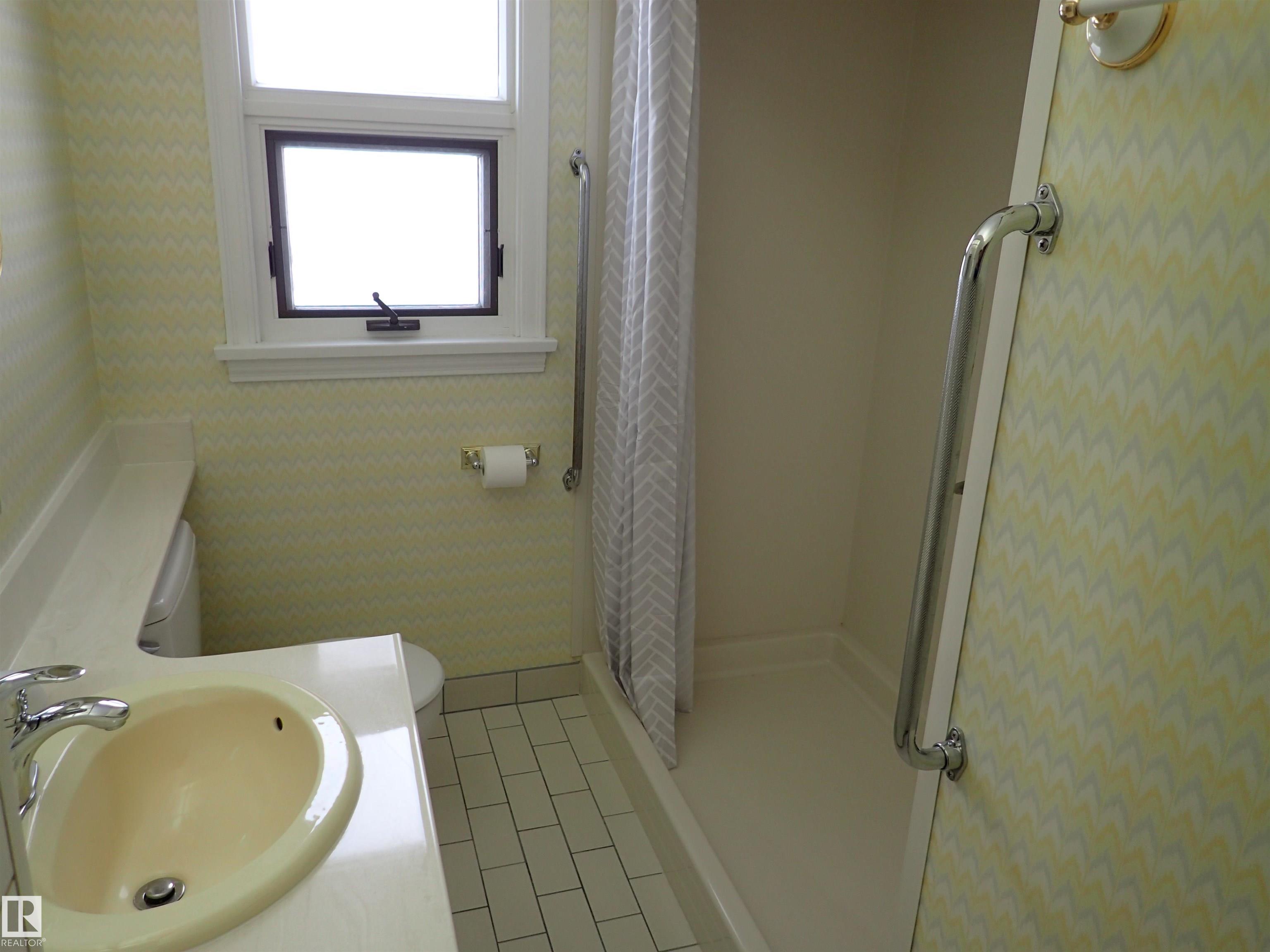 Photo 17 at 9126 117 Street NW, Windsor Park, Edmonton