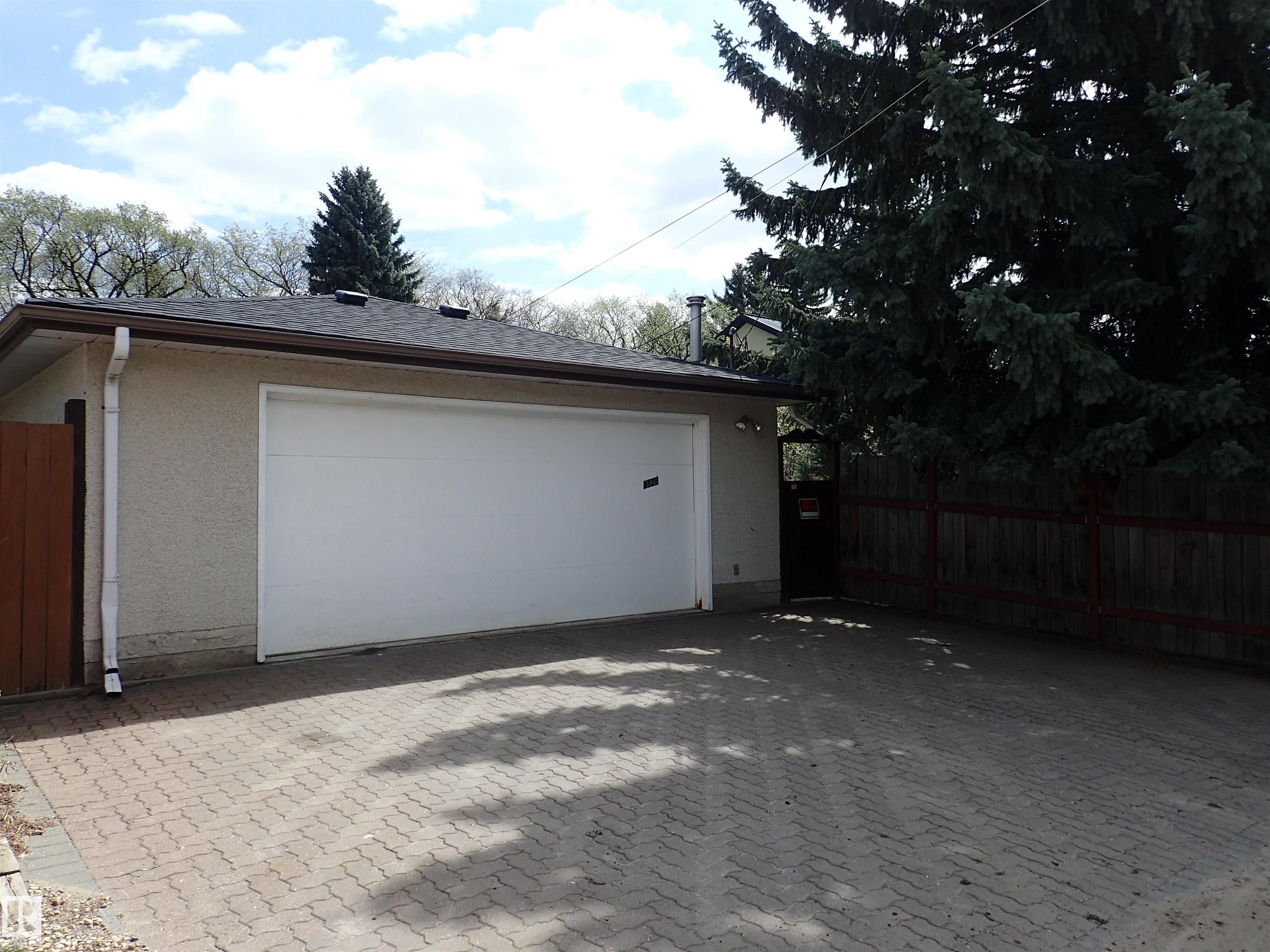 Photo 38 at 9126 117 Street NW, Windsor Park, Edmonton