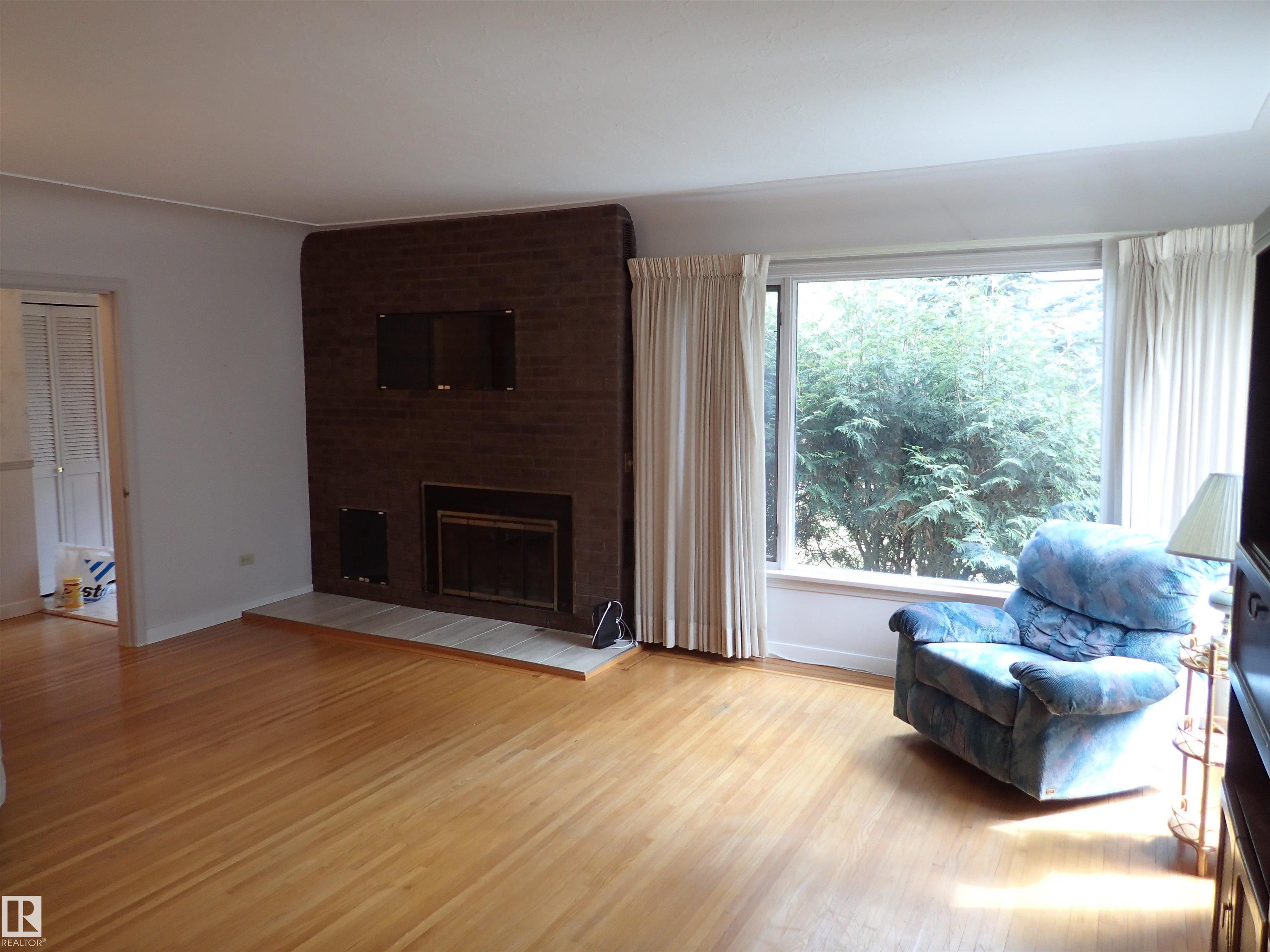 Photo 7 at 9126 117 Street NW, Windsor Park, Edmonton