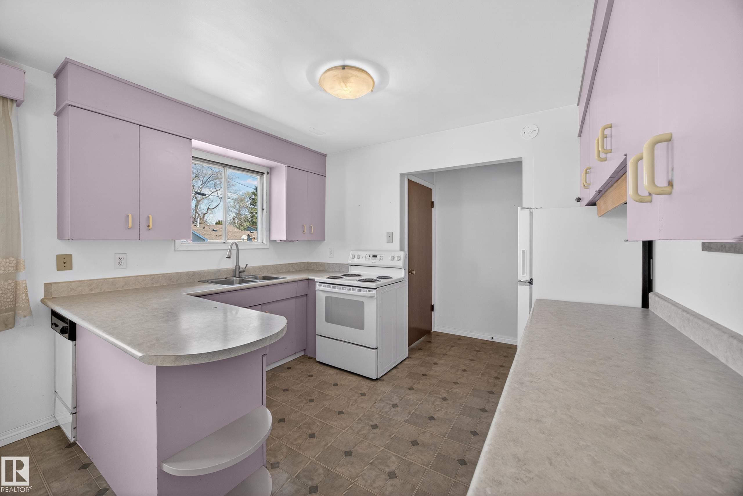 Photo 15 at 3434 120 Avenue NW, Beacon Heights, Edmonton