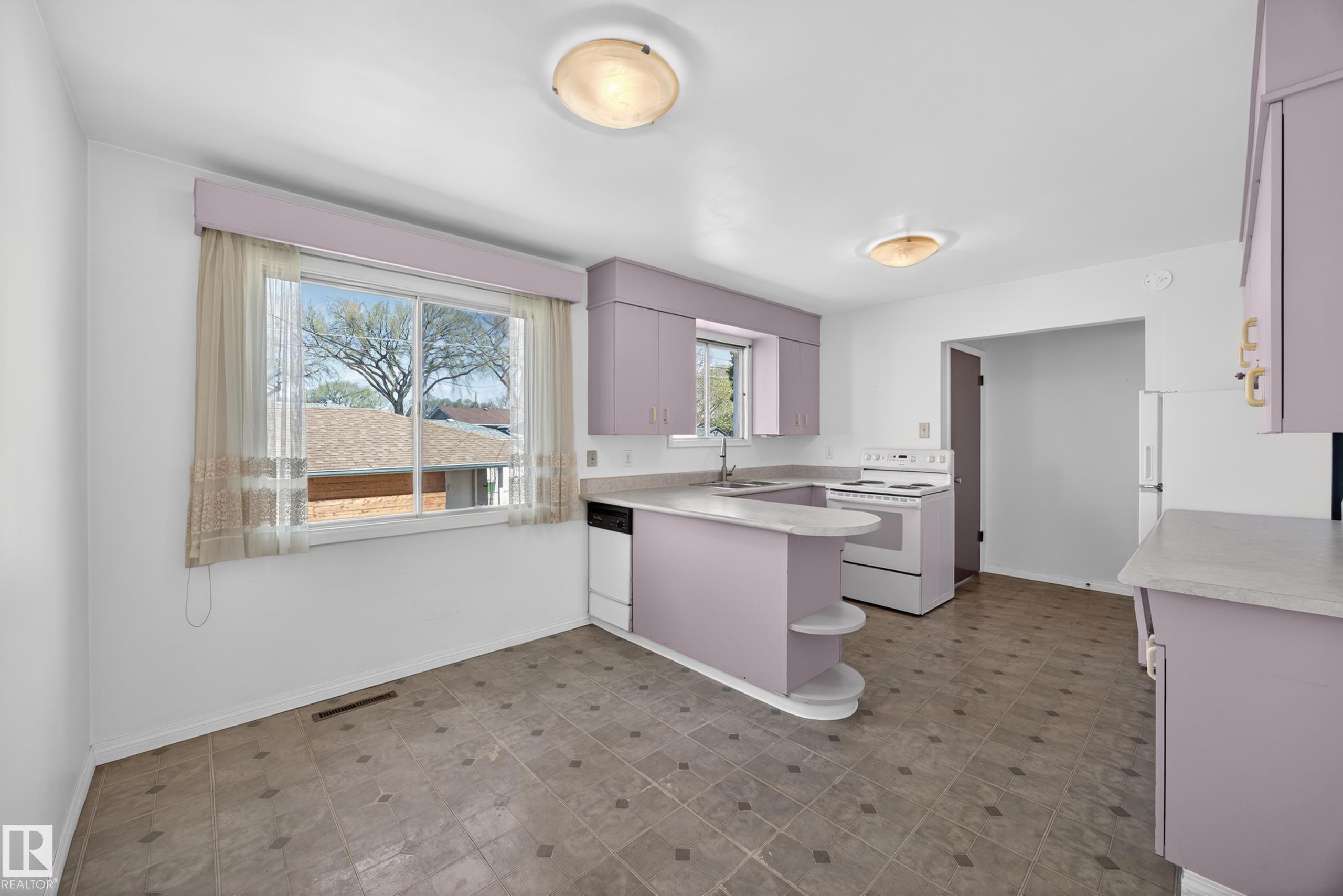 Photo 16 at 3434 120 Avenue NW, Beacon Heights, Edmonton