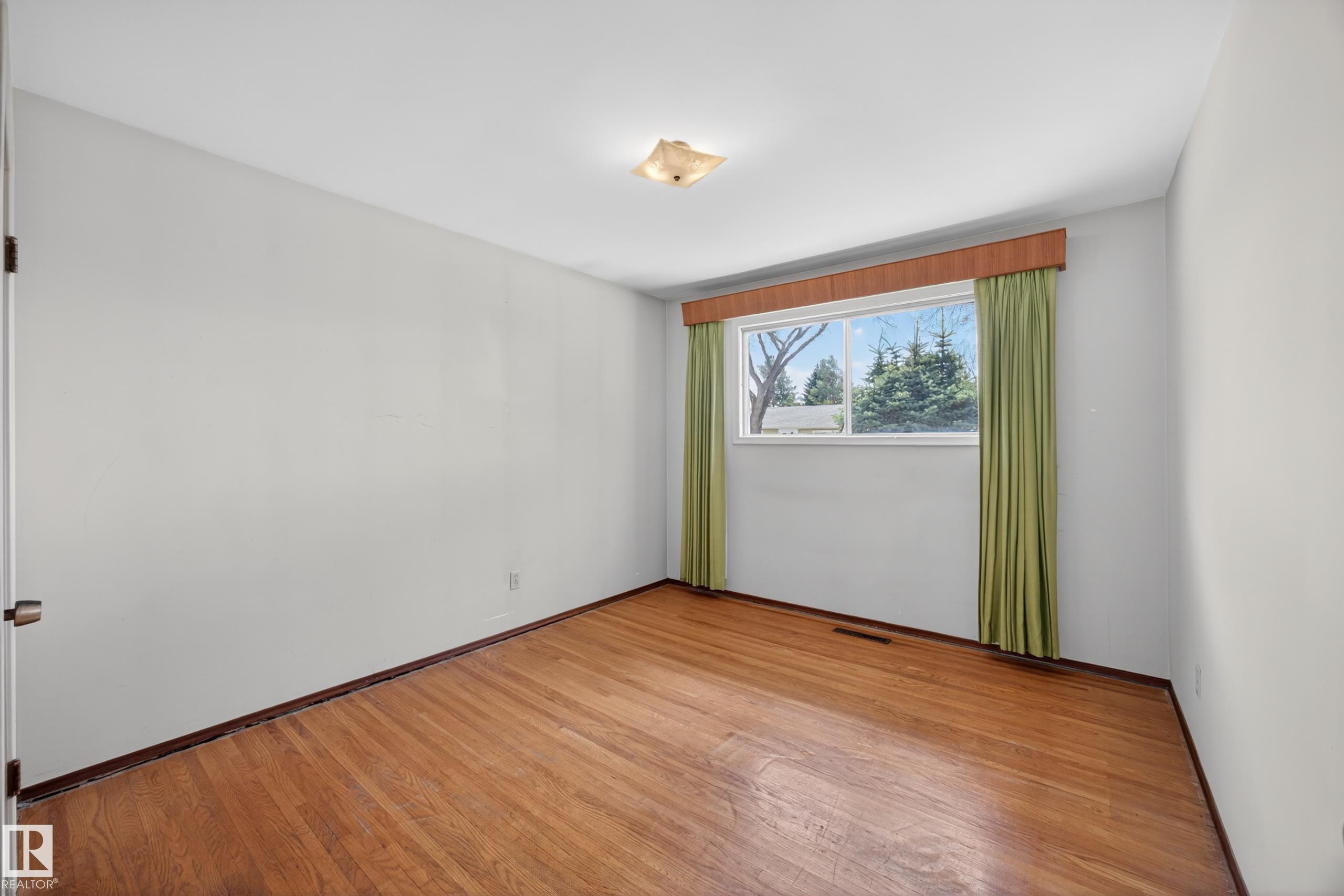Photo 19 at 3434 120 Avenue NW, Beacon Heights, Edmonton