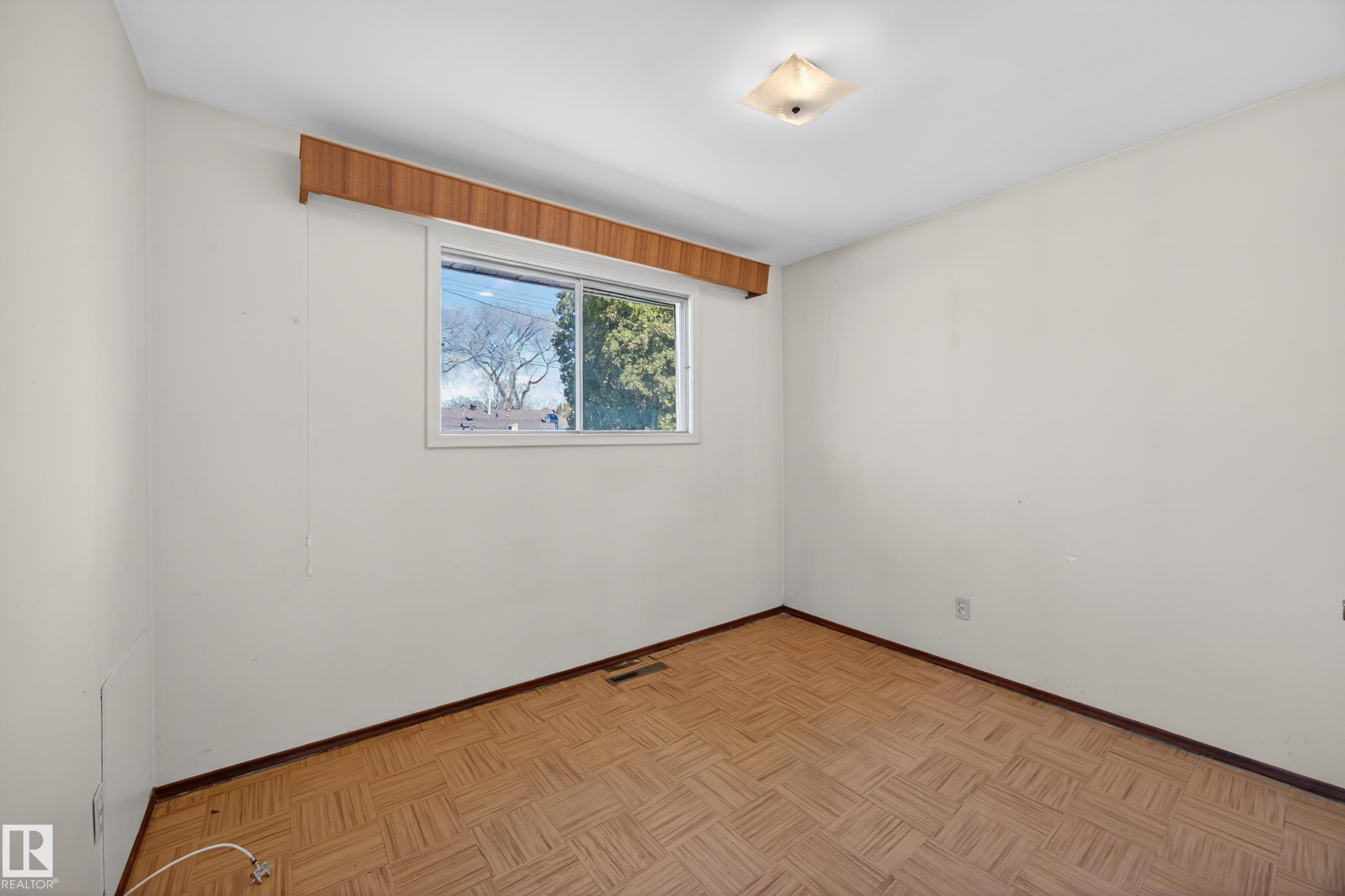 Photo 23 at 3434 120 Avenue NW, Beacon Heights, Edmonton