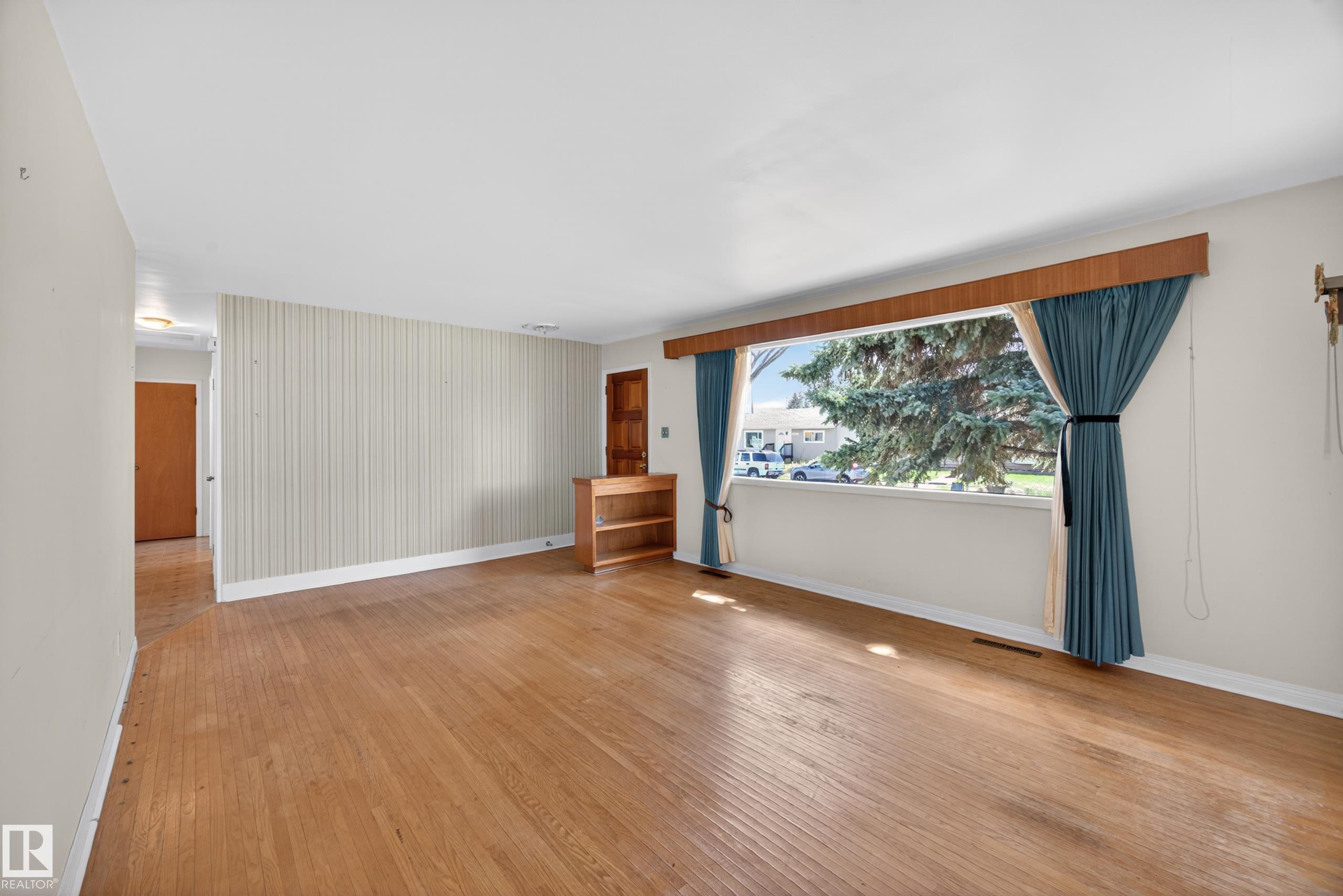Photo 9 at 3434 120 Avenue NW, Beacon Heights, Edmonton