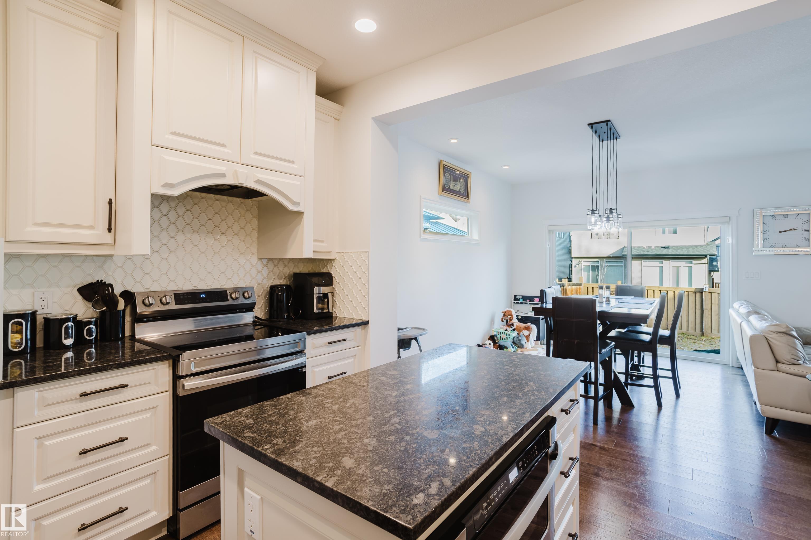 https://zimg.paragon.ice.com/ParagonImages/Property/PM/RAE/225400789/10/0/0/210537bba7622dd0b9fbcd6ef21018dc/1/2cb1abb403b3ed6252c3dceed0c23a58/225400789-2FCAAF46-F3FF-4EC2-AF3E-165130085136.JPG