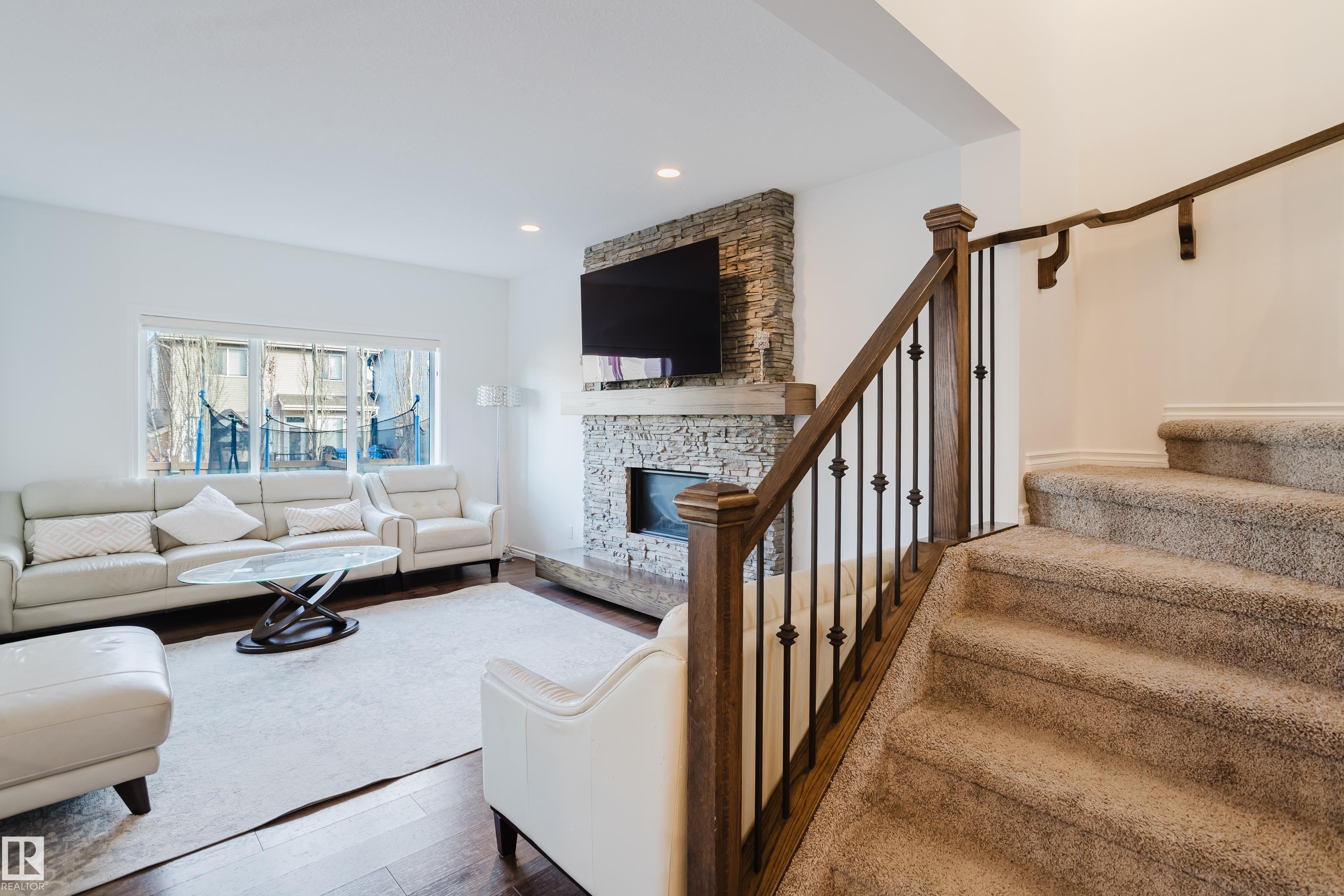 https://zimg.paragon.ice.com/ParagonImages/Property/PM/RAE/225400789/12/0/0/7c5d8e40bd1a9d9c254e7db26ac5fdfc/1/2cb1abb403b3ed6252c3dceed0c23a58/225400789-04106B3E-8DEE-4378-AAC5-1C348756D238.JPG