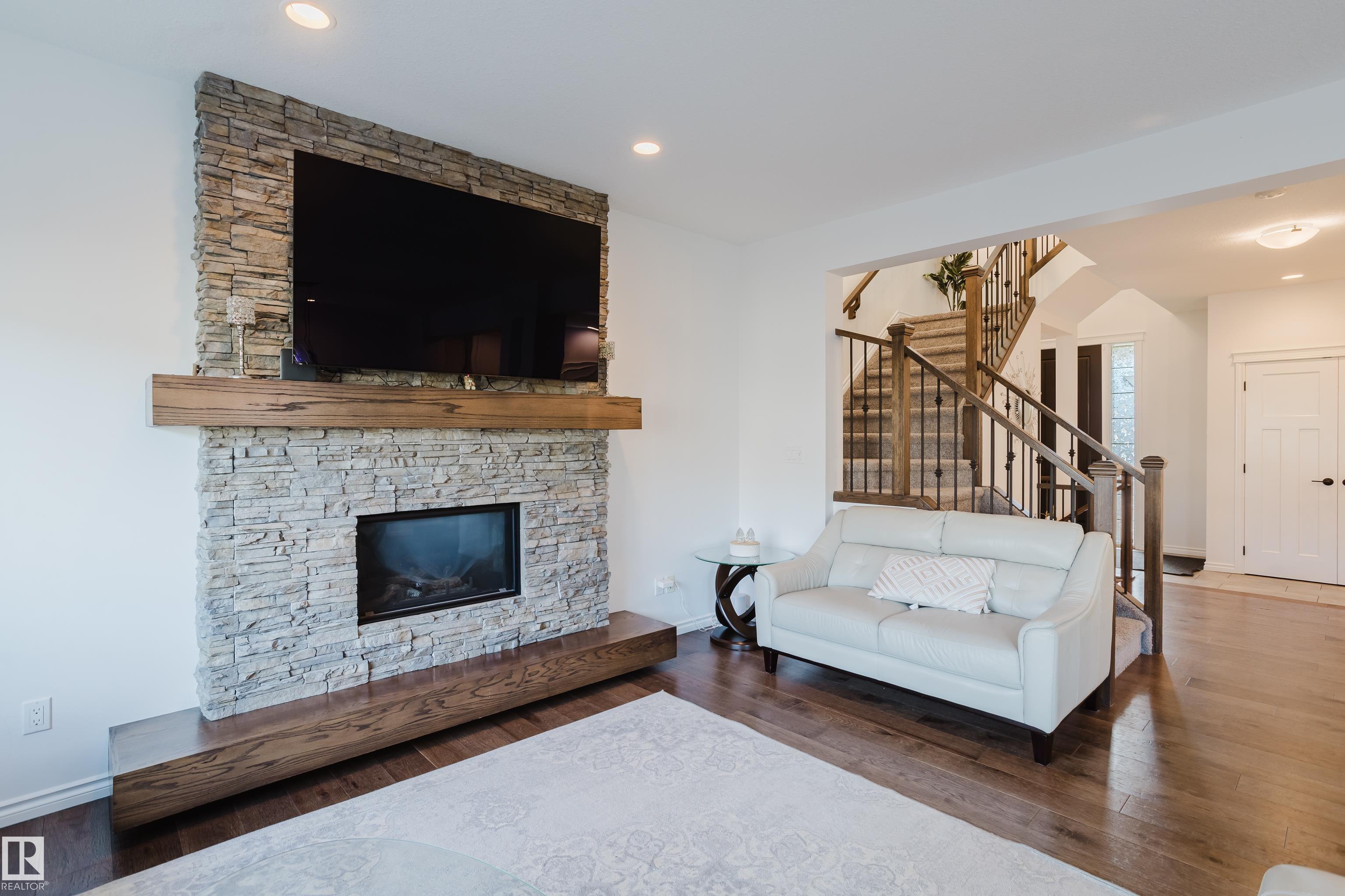 https://zimg.paragon.ice.com/ParagonImages/Property/PM/RAE/225400789/14/0/0/f1f2eb67124dbf59a91d2eb3be8a085b/1/2cb1abb403b3ed6252c3dceed0c23a58/225400789-28AD4B77-0BA1-4F00-A76B-FBAD6DFEFAC9.JPG