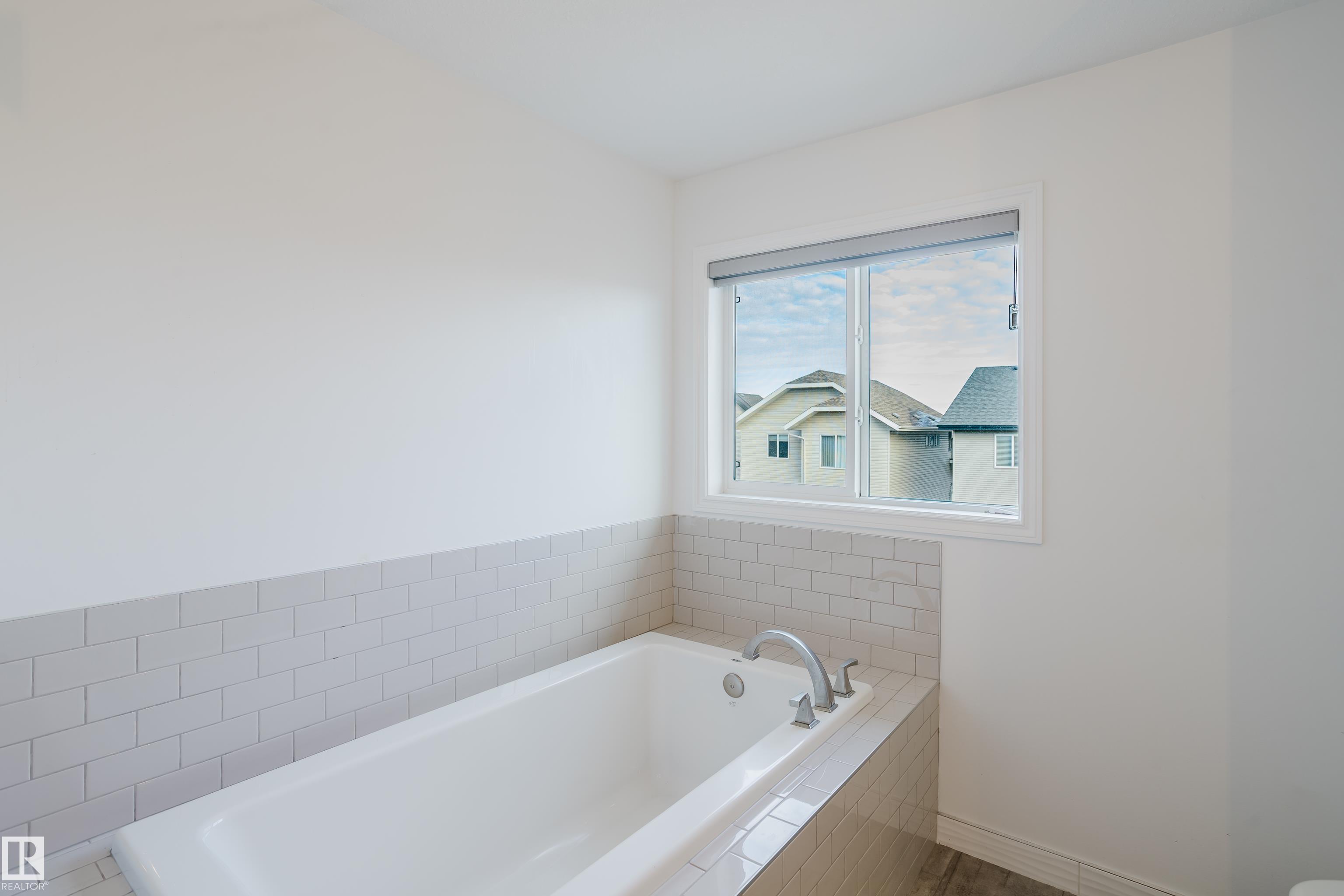 https://zimg.paragon.ice.com/ParagonImages/Property/PM/RAE/225400789/24/0/0/857d29830982c3ddf3d0864d17a55641/1/2cb1abb403b3ed6252c3dceed0c23a58/225400789-8887A622-97D0-4DD8-9FB5-D8E996B2A338.JPG