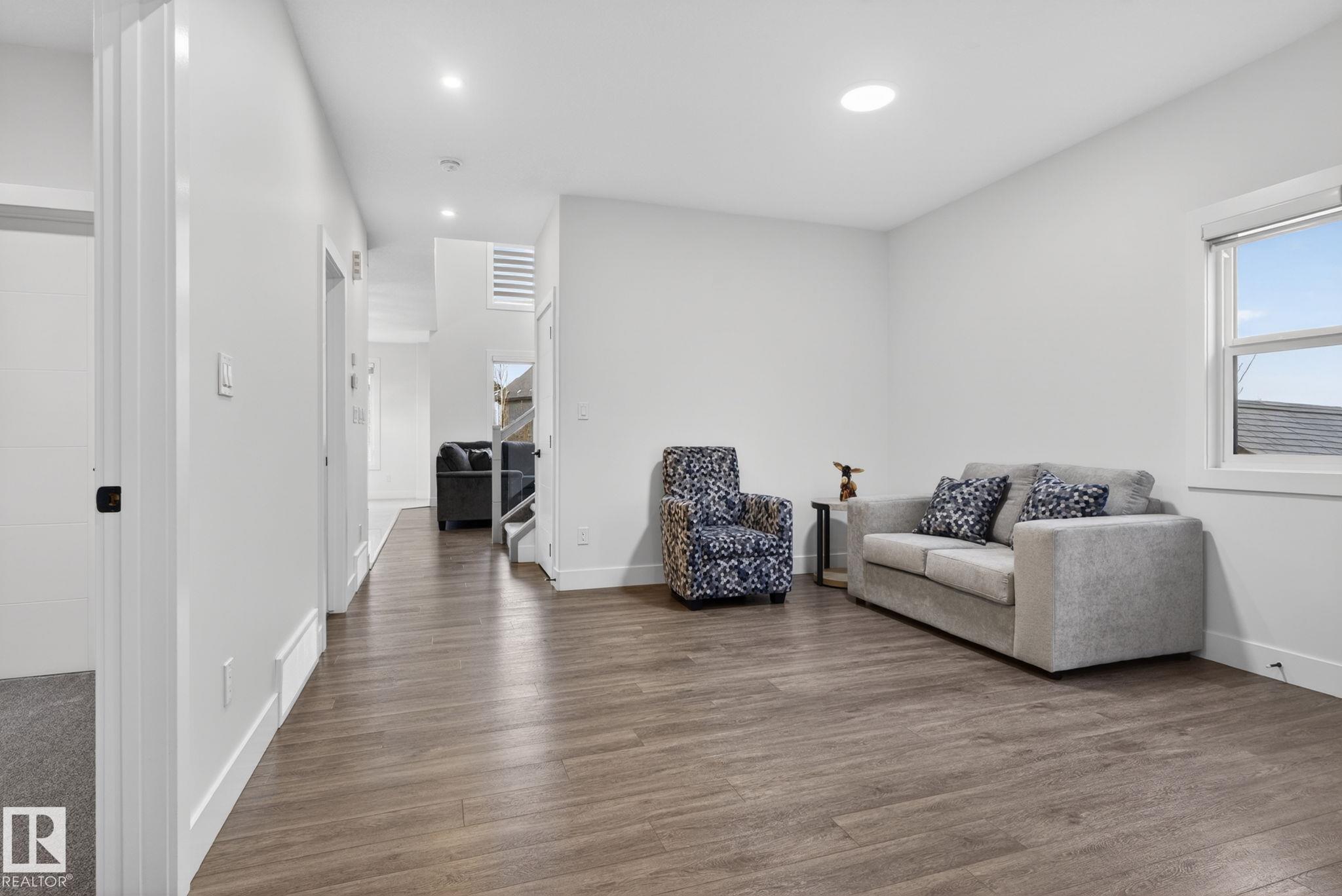 https://zimg.paragon.ice.com/ParagonImages/Property/PM/RAE/225400797/10/0/0/6647cffeca889d59360666fec6ec99ea/1/40e6e60fafc683e7d091d3535d517429/225400797-340171ed-36d0-4f1b-bf5d-1c0ca1b5bafc.JPG