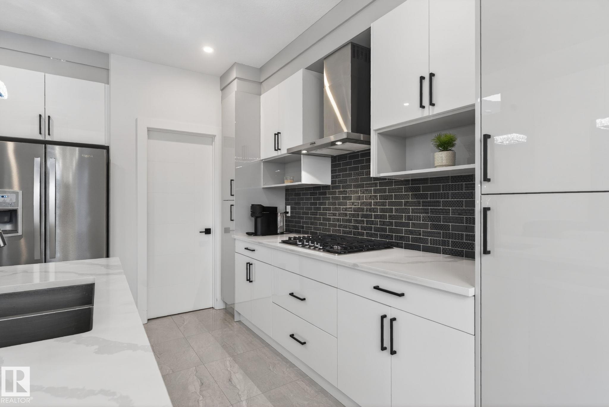 https://zimg.paragon.ice.com/ParagonImages/Property/PM/RAE/225400797/23/0/0/9e29bc33a2505e67e04f28a1cec6af26/1/40e6e60fafc683e7d091d3535d517429/225400797-e87b1f39-de70-4f73-aae6-7dcd18031b65.JPG