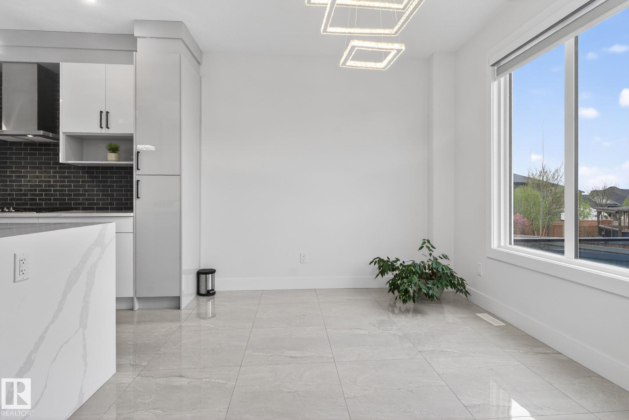 https://zimg.paragon.ice.com/ParagonImages/Property/PM/RAE/225400797/27/0/0/d7ddbe01dacd4a4950da007d56e8167c/1/40e6e60fafc683e7d091d3535d517429/225400797-24918789-1ba7-4e8f-ae9c-7c852fd0f0f7.JPG