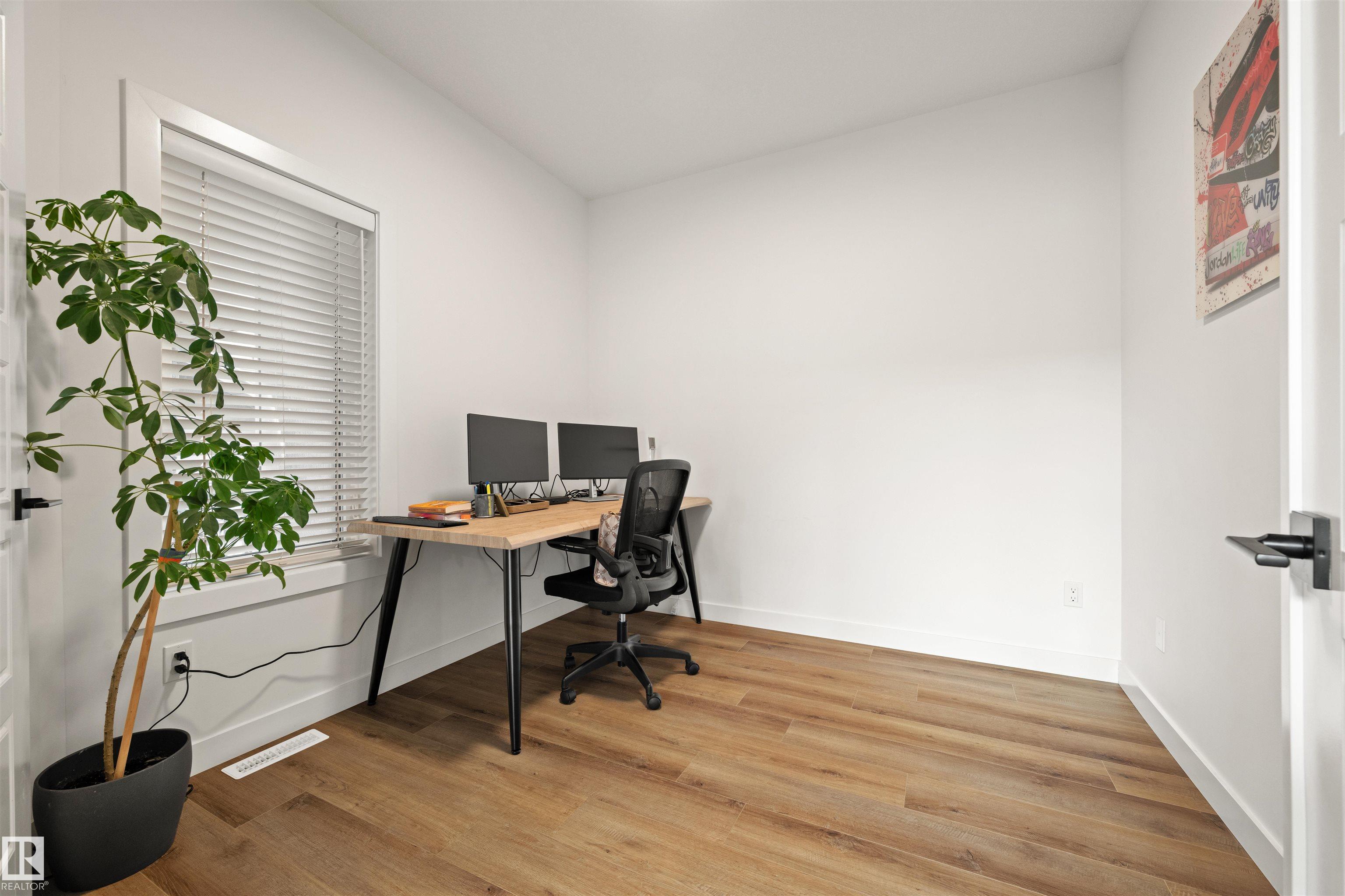 https://zimg.paragon.ice.com/ParagonImages/Property/PM/RAE/225400799/16/0/0/b240c74ebd8a5c69f1fe8201203ad30d/1/6cba6dda78777fa0e7f0fd56153a475c/225400799-fabf9228-8df1-4f98-969d-ca646e7bfffa.JPG
