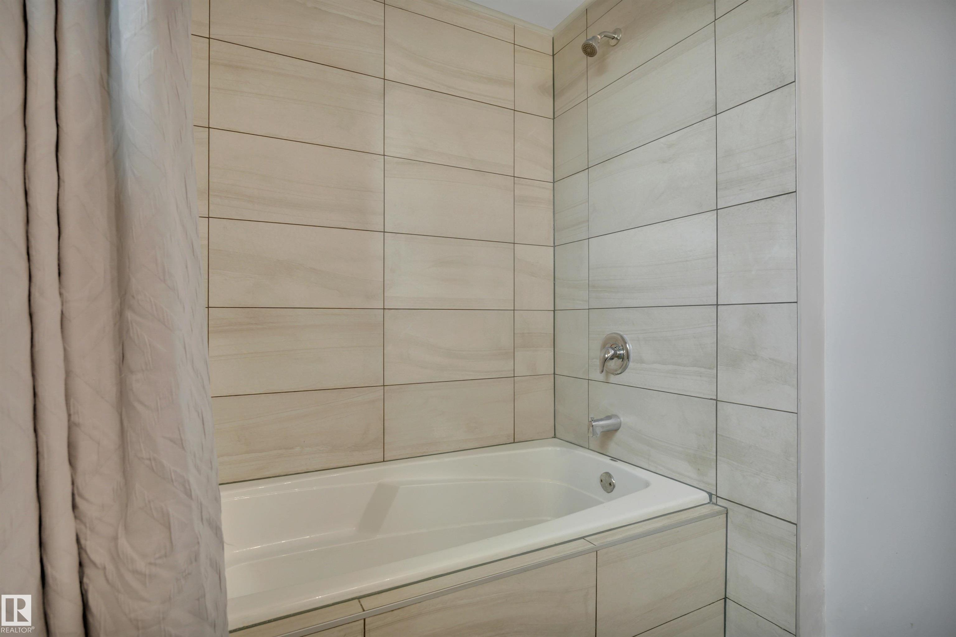 Photo 47 at 552 Reynalds Wynd, Robinson, Leduc