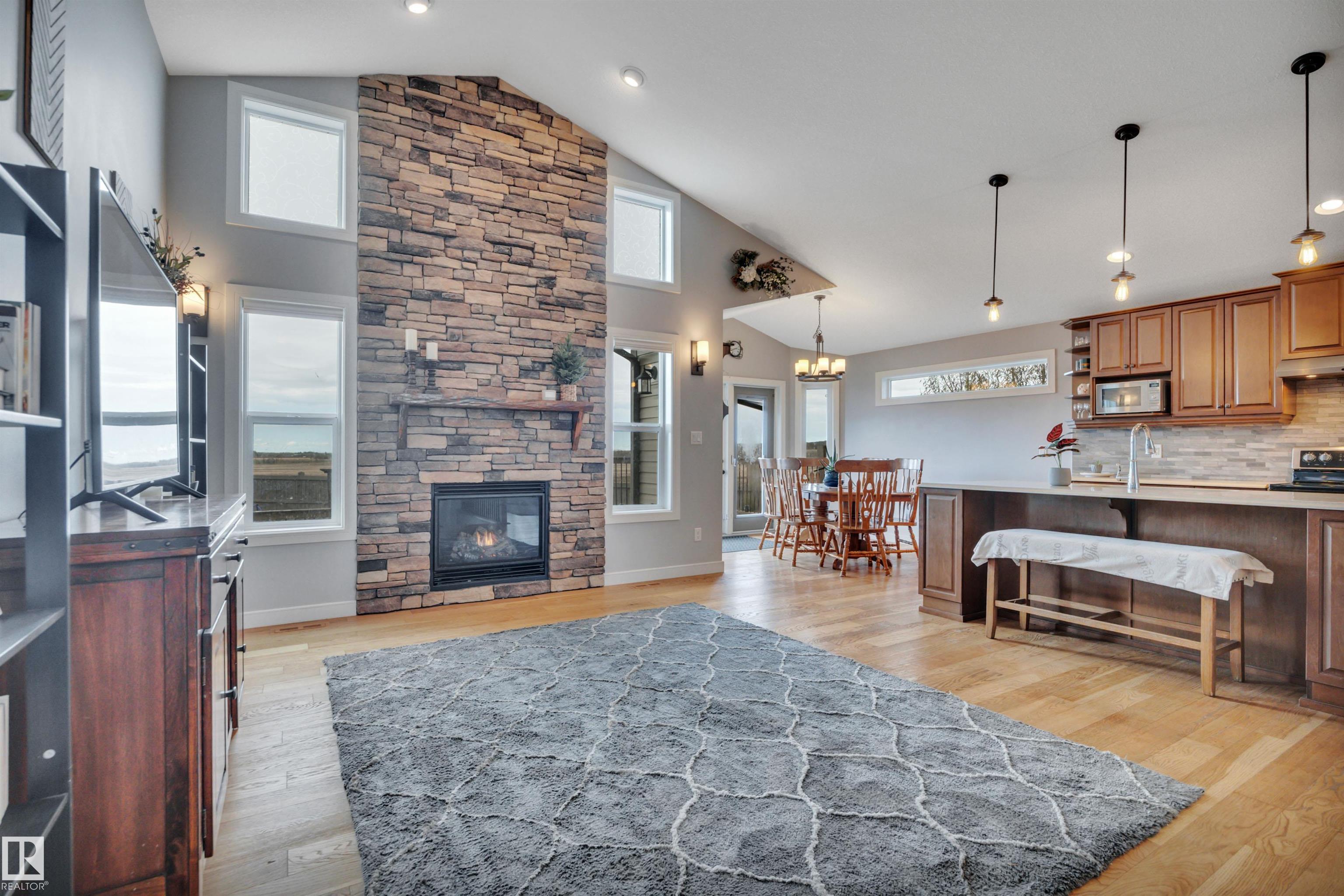 Photo 9 at 552 Reynalds Wynd, Robinson, Leduc