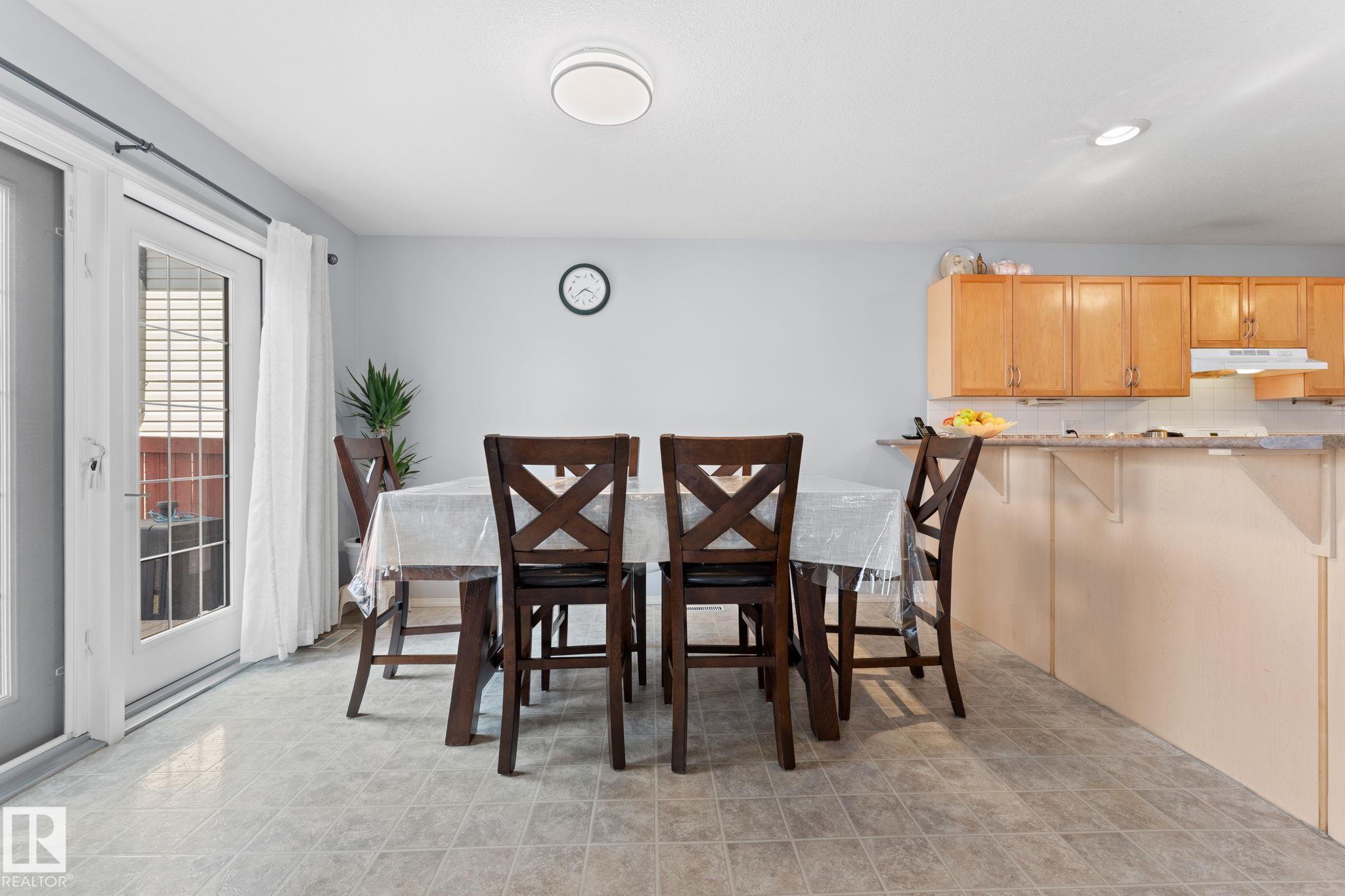 https://zimg.paragon.ice.com/ParagonImages/Property/PM/RAE/225400833/12/0/0/b3c11fae261eb2e62f2e7a8228704167/1/f97ef068a2d8084671ad9a2ac1237ca4/225400833-11996ba8-57e8-43d3-8f79-f6eb1c856b30.JPG