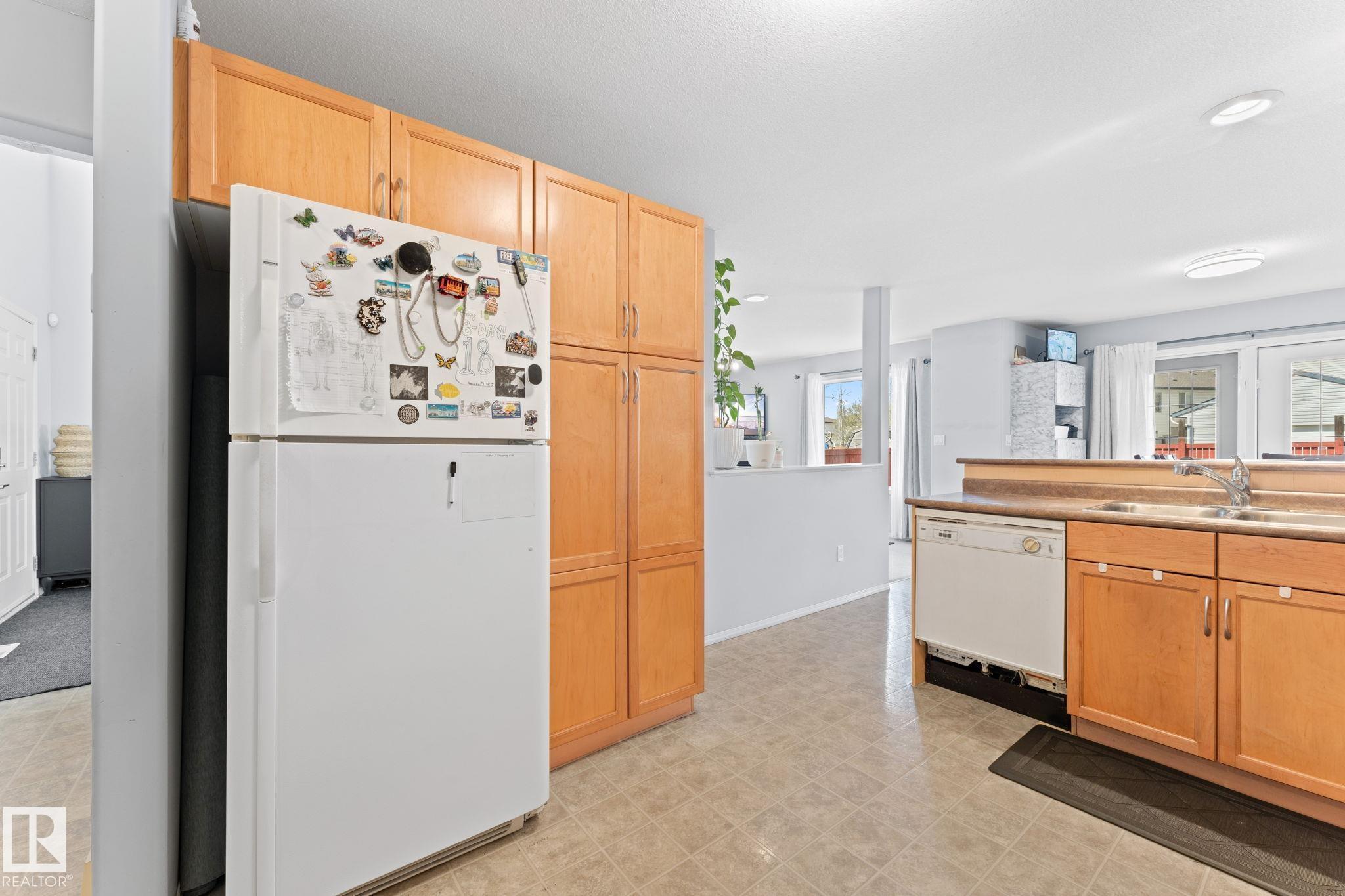 https://zimg.paragon.ice.com/ParagonImages/Property/PM/RAE/225400833/16/0/0/55a3bed99697e85a195e0deb0775520b/1/f97ef068a2d8084671ad9a2ac1237ca4/225400833-586b2018-2250-4e22-8833-ddfebca7bc84.JPG