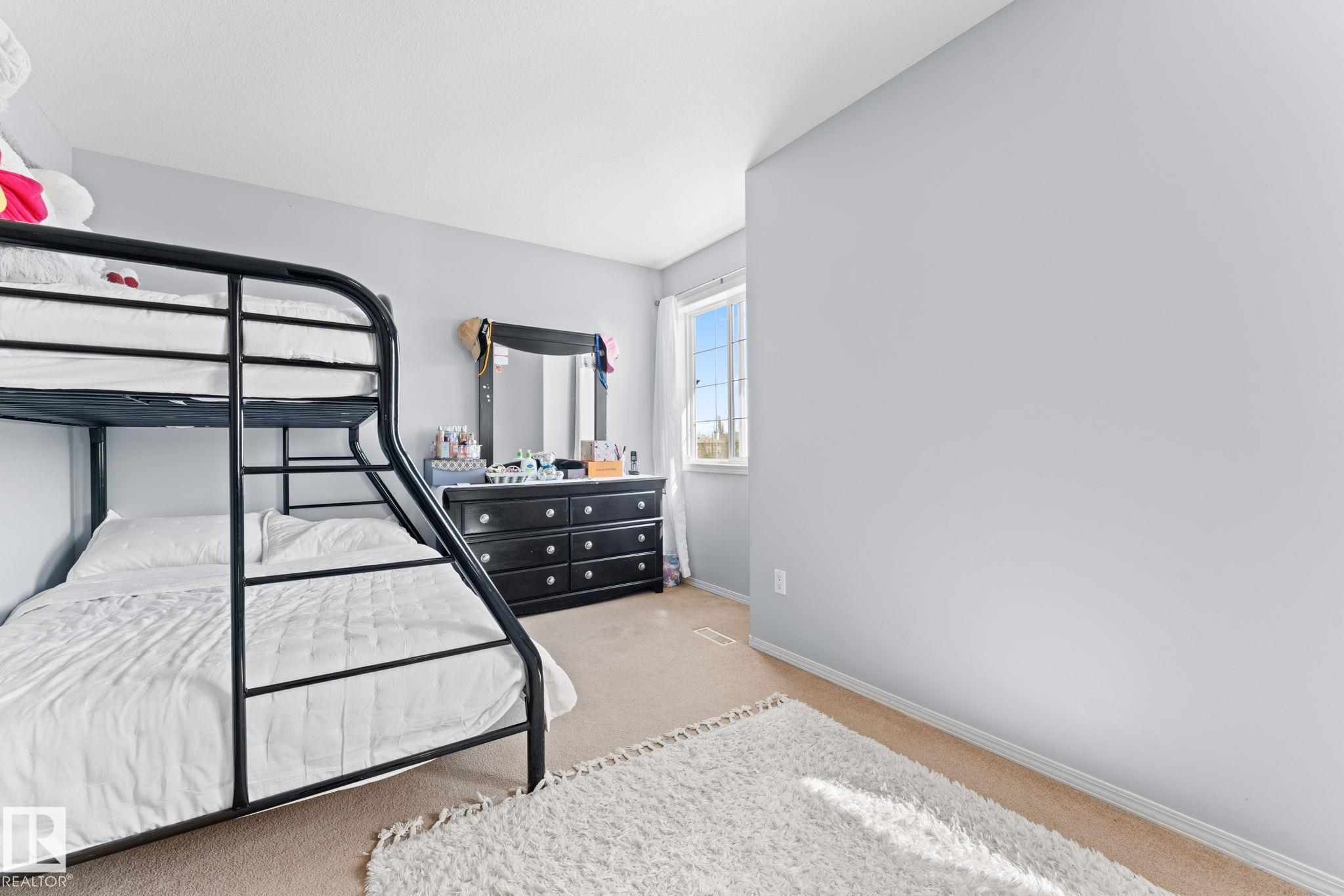 https://zimg.paragon.ice.com/ParagonImages/Property/PM/RAE/225400833/23/0/0/084808704a849d23fdd66ab795a6c20b/1/f97ef068a2d8084671ad9a2ac1237ca4/225400833-f893526f-e92a-4ea9-96ed-38744645af07.JPG