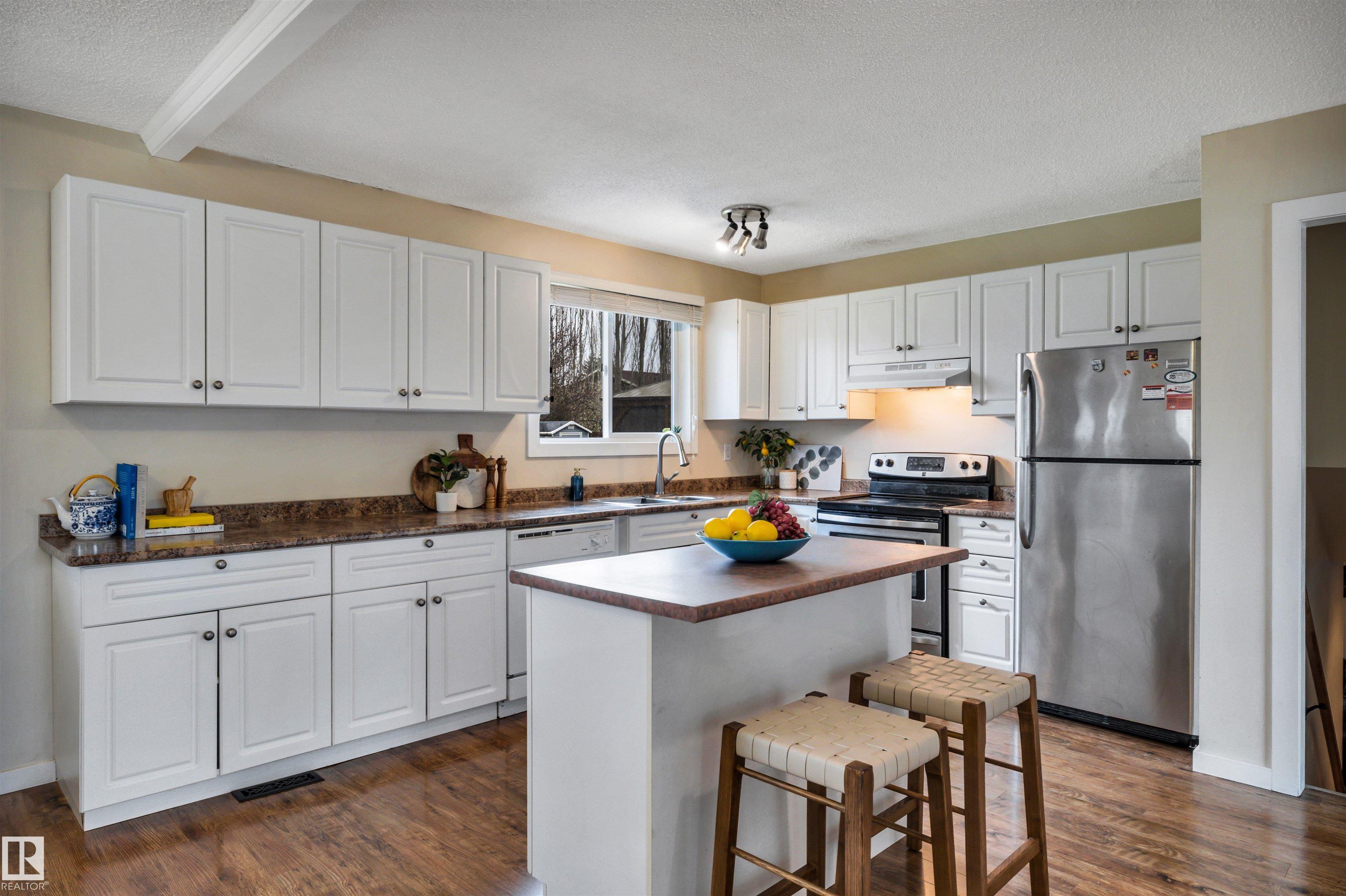 Photo 12 at 96 Arlington Drive, Akinsdale, St. Albert