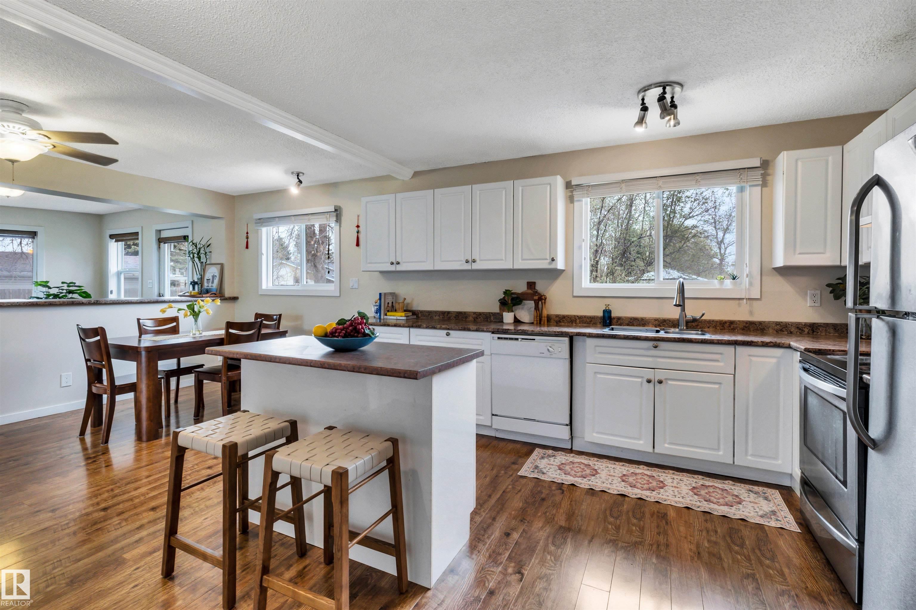 Photo 13 at 96 Arlington Drive, Akinsdale, St. Albert