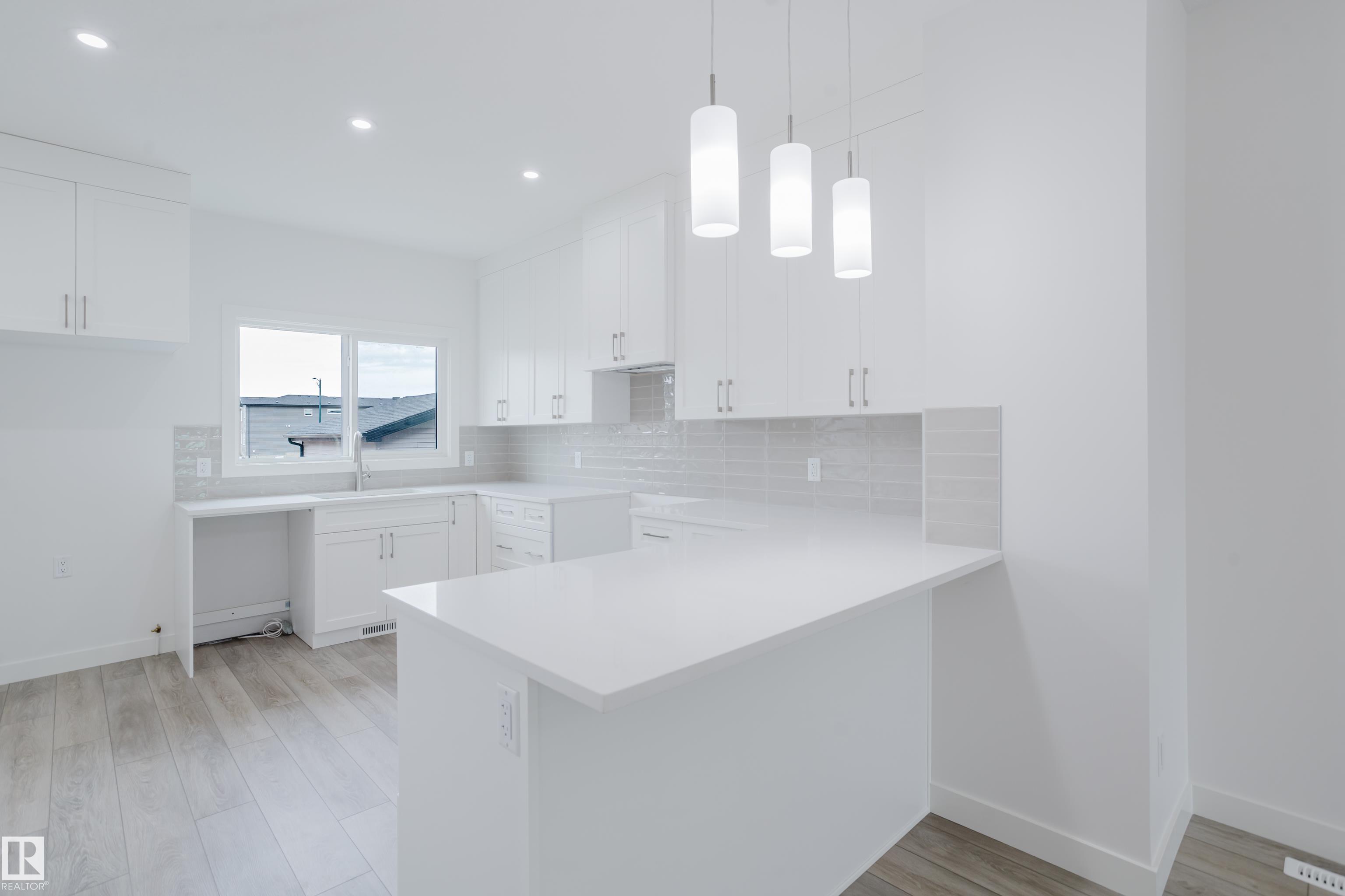 https://zimg.paragon.ice.com/ParagonImages/Property/PM/RAE/225400849/13/0/0/c24f25185842c63475614b54fcb95168/1/ae968a03235537f332ee56ef2361ab6d/225400849-d3237a76-60bf-4c7d-a6d2-69c32f925961.JPG