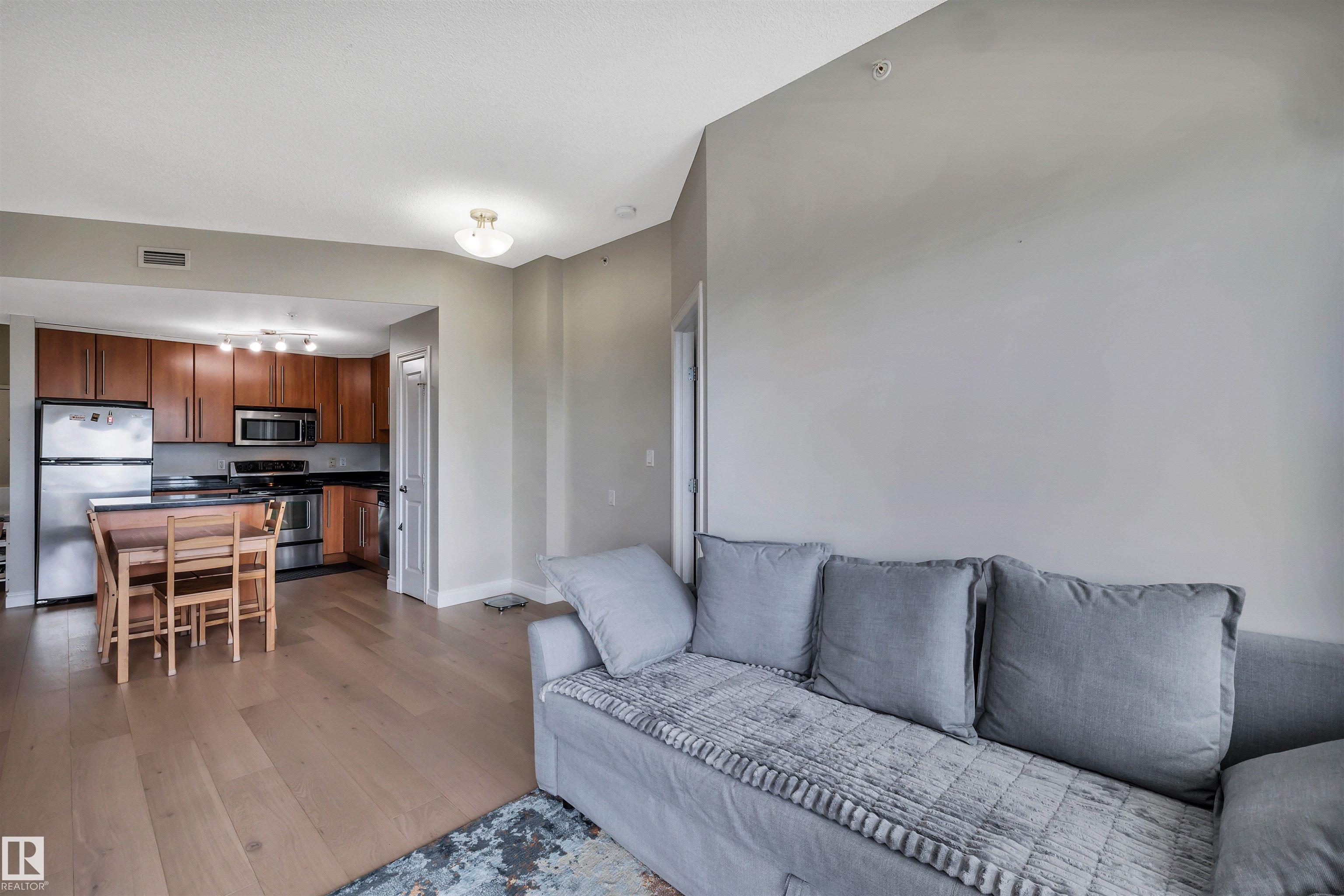 https://zimg.paragon.ice.com/ParagonImages/Property/PM/RAE/225400852/12/0/0/a351f366e65c930a5e9b8b40e04c3f9c/1/2396a7d169ffe6e0739371d814bca40c/225400852-6fccba15-981d-45f1-baa6-dce882043302.JPG