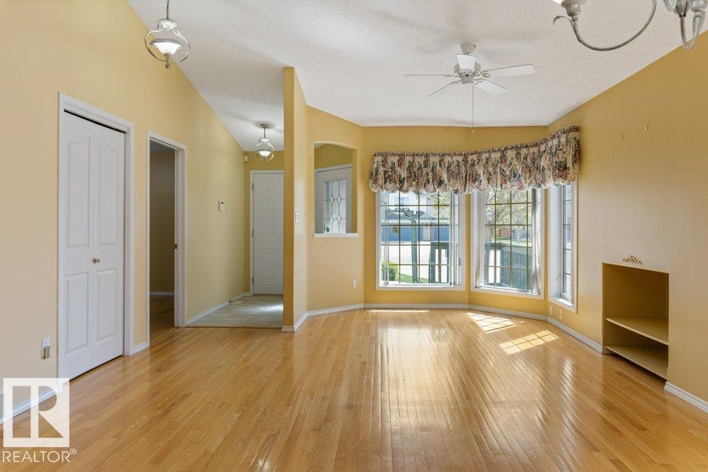 Photo 8 at 4 Alana Court, Akinsdale, St. Albert