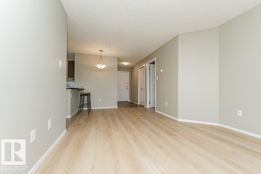 https://zimg.paragon.ice.com/ParagonImages/Property/PM/RAE/225400858/22/0/0/804541e1717a0b1bb5fb016b043af06f/1/f3f875a291761e8c02d5c0b5abd999d5/225400858-eab402b7-0d19-4d9e-b616-3190b3713b6c.JPG