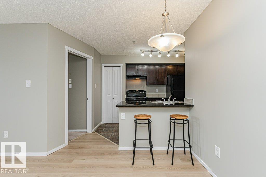 https://zimg.paragon.ice.com/ParagonImages/Property/PM/RAE/225400858/7/0/0/5336ca533f2e328947f6c8001200f263/1/f3f875a291761e8c02d5c0b5abd999d5/225400858-6c13f235-5294-4376-9972-e66da3eafb21.JPG