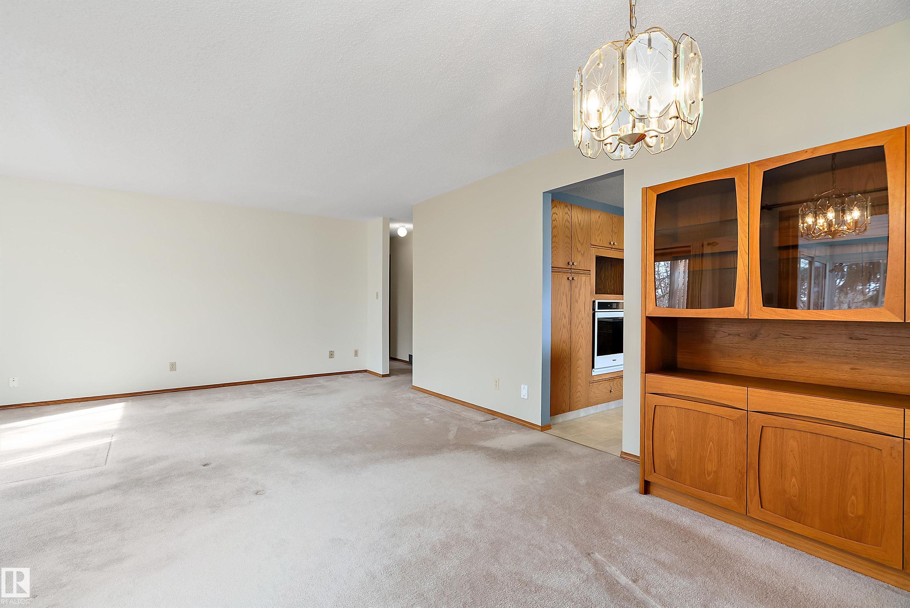 https://zimg.paragon.ice.com/ParagonImages/Property/PM/RAE/225400865/10/0/0/44755ec69e0d5dc7ec584d4cc609b51f/1/a9f6fb1223e8c736511e290811848673/225400865-C4432194-5B8A-4711-826F-DE71008D222F.JPG