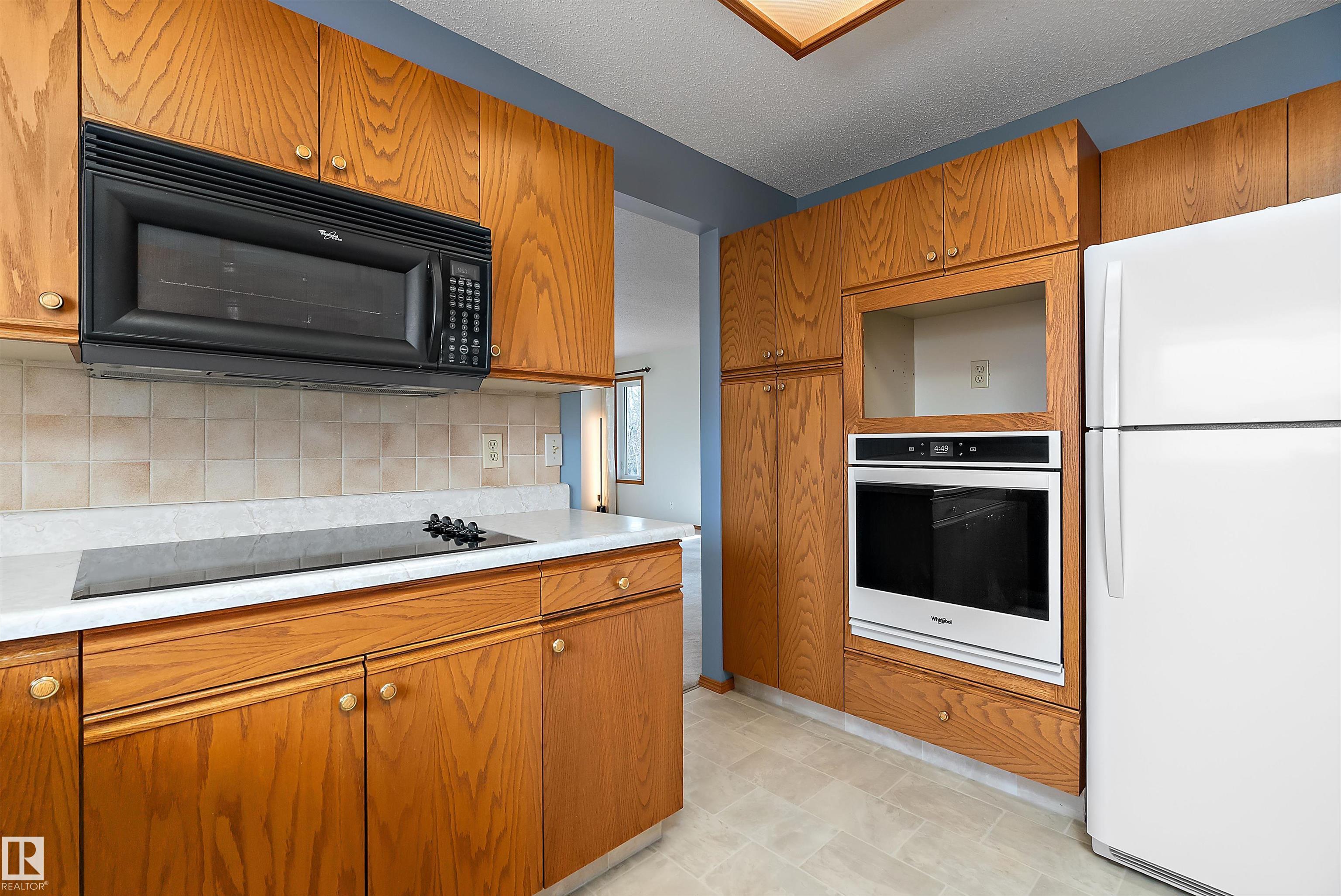 https://zimg.paragon.ice.com/ParagonImages/Property/PM/RAE/225400865/15/0/0/7d5b5719516fb7f8a225960df98757c2/1/a9f6fb1223e8c736511e290811848673/225400865-D5DE8D1D-1B72-4570-871B-0D777F3C95C7.JPG