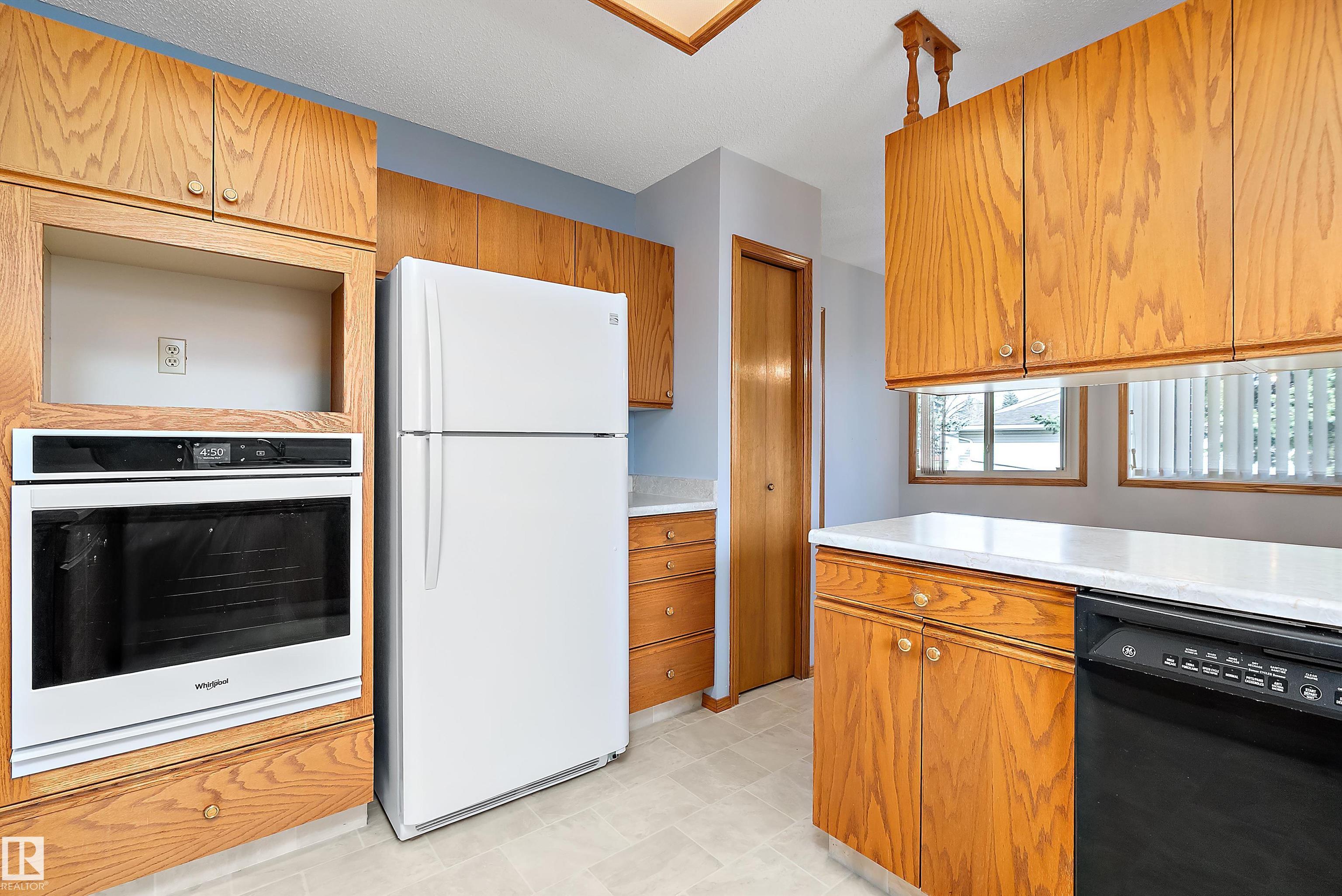 https://zimg.paragon.ice.com/ParagonImages/Property/PM/RAE/225400865/16/0/0/da57b98755829f6ce883c6778df5a6dc/1/a9f6fb1223e8c736511e290811848673/225400865-B0578563-CA7A-4386-8DA0-2189E089BDCE.JPG