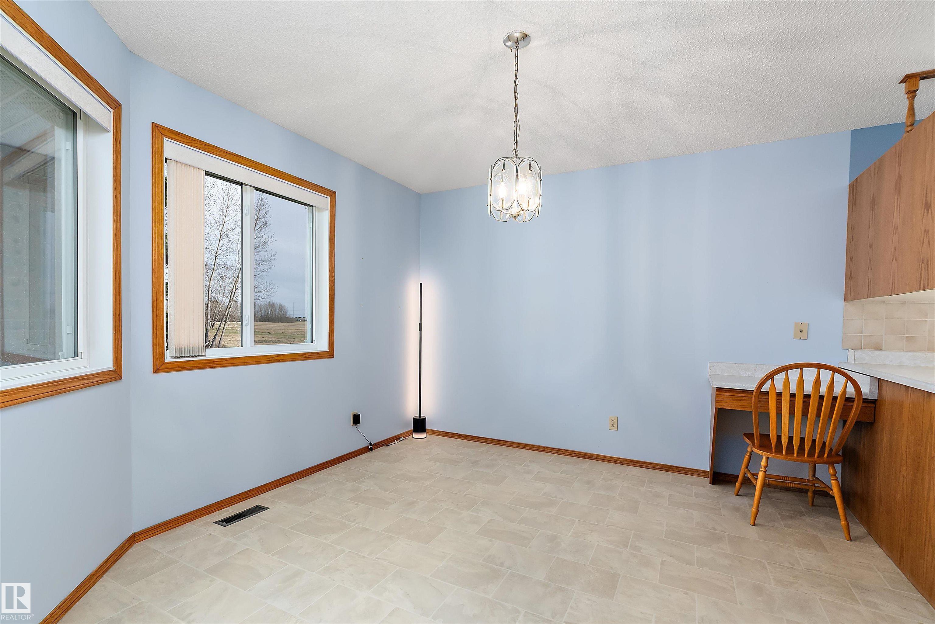 https://zimg.paragon.ice.com/ParagonImages/Property/PM/RAE/225400865/18/0/0/c78fc222a4e3bf829267f4c5742dfd06/1/a9f6fb1223e8c736511e290811848673/225400865-608F95E9-DB0D-452D-86EE-B1471A354D1D.JPG