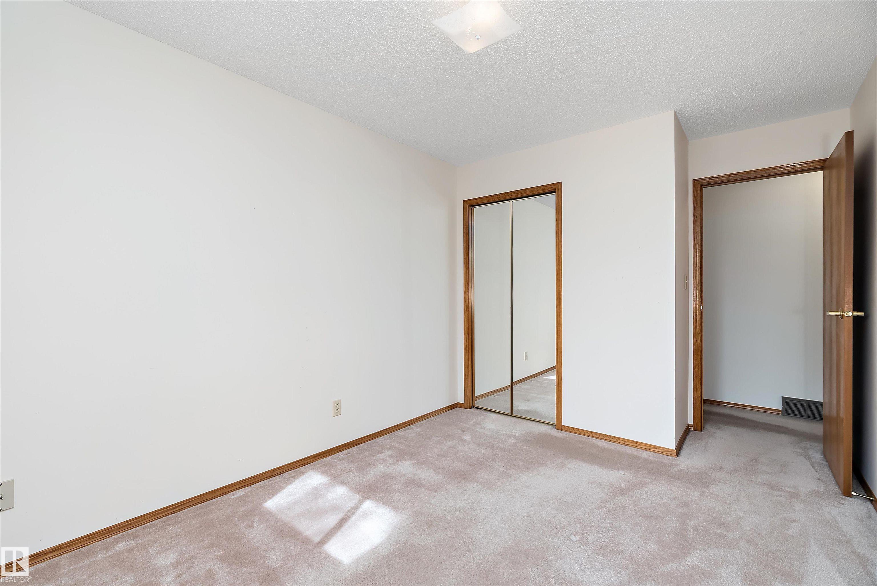 https://zimg.paragon.ice.com/ParagonImages/Property/PM/RAE/225400865/23/0/0/b3279ed5a223bcd046ac8b40b6bc0523/1/a9f6fb1223e8c736511e290811848673/225400865-B5D129FA-599E-4C02-8DD6-FCEC06823783.JPG