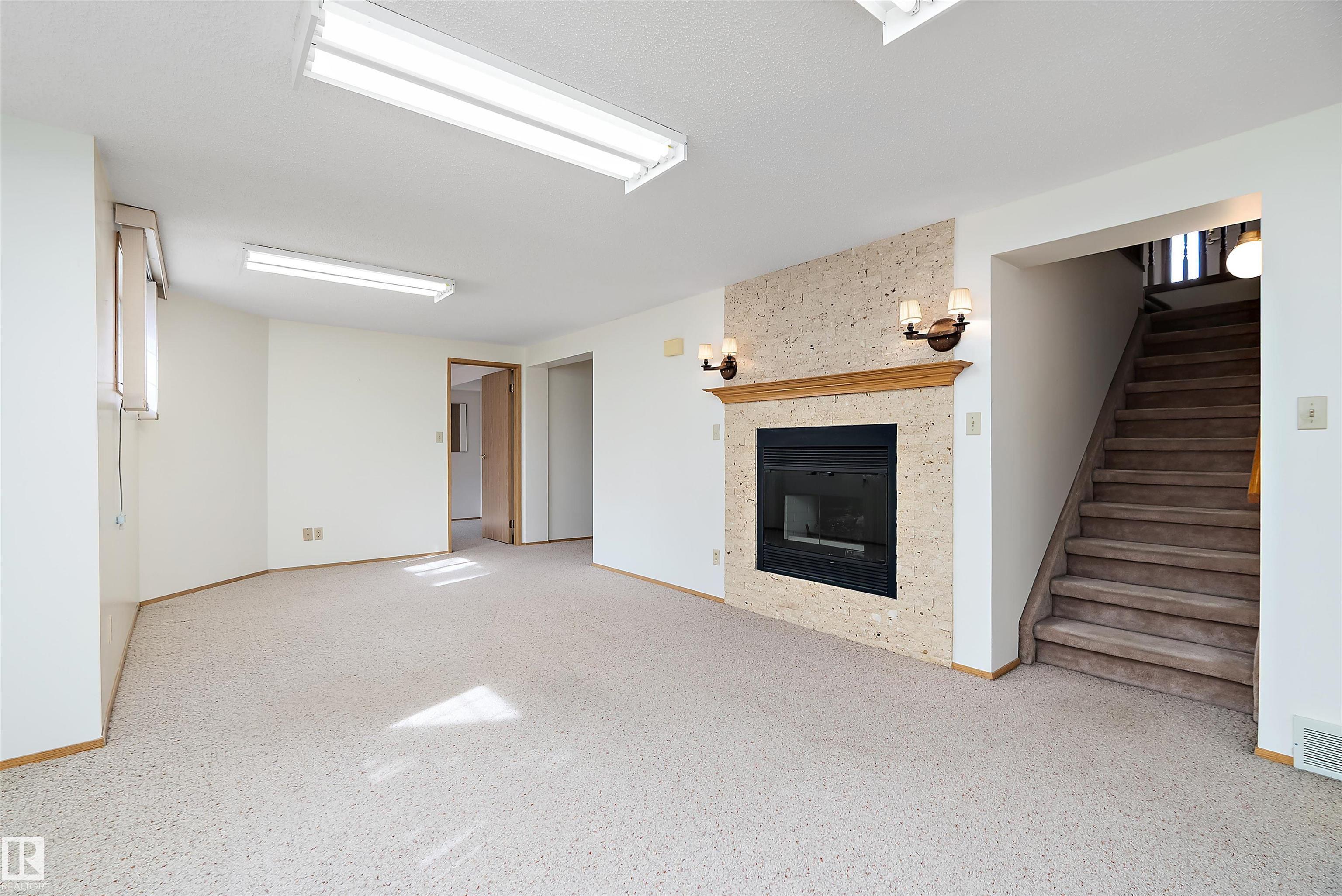 https://zimg.paragon.ice.com/ParagonImages/Property/PM/RAE/225400865/33/0/0/88914f9264d5891f1c460a82dc3e22fb/1/a9f6fb1223e8c736511e290811848673/225400865-0B49A2D8-3395-4565-A11B-B4E52791A388.JPG