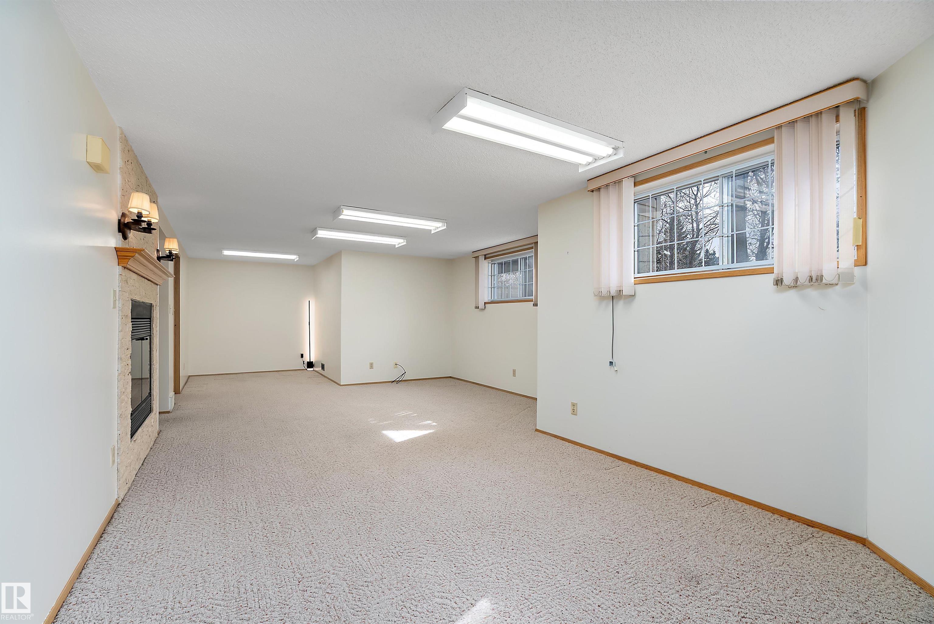 https://zimg.paragon.ice.com/ParagonImages/Property/PM/RAE/225400865/36/0/0/7df645c27c8d9f569ba2a395e87590ca/1/a9f6fb1223e8c736511e290811848673/225400865-B9CCED3A-C259-4B71-A018-FF3B17EE5F74.JPG