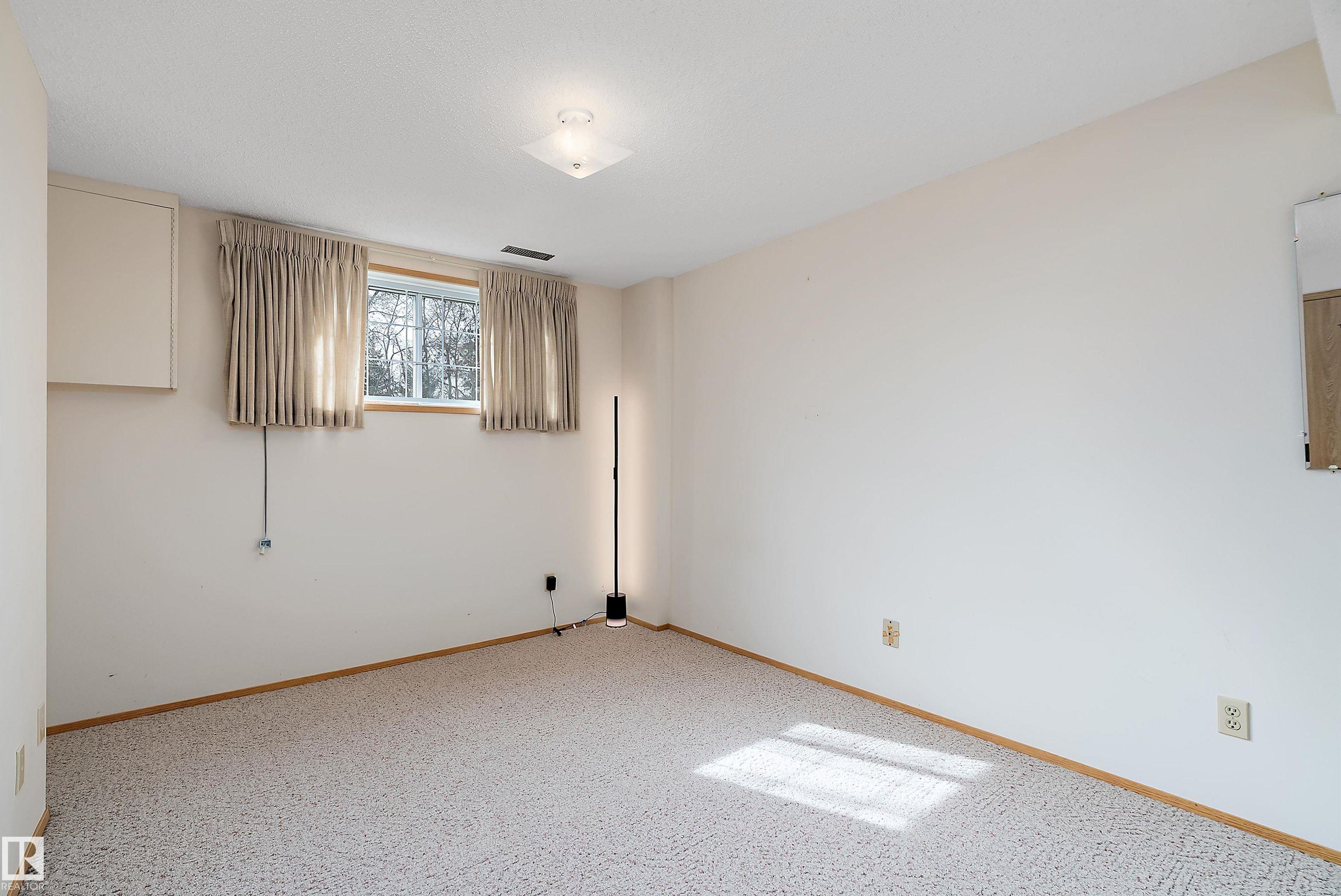 https://zimg.paragon.ice.com/ParagonImages/Property/PM/RAE/225400865/37/0/0/7699436c5c3177a804c3796720880fa4/1/a9f6fb1223e8c736511e290811848673/225400865-78F9FB20-9AEA-4712-A2BA-6ED15410C09C.JPG