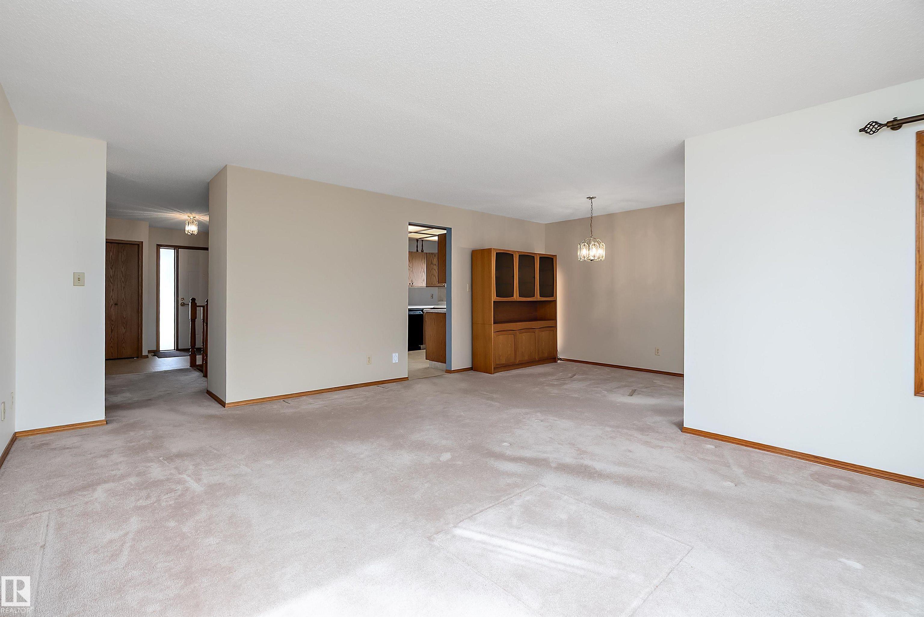 https://zimg.paragon.ice.com/ParagonImages/Property/PM/RAE/225400865/7/0/0/369c996ee036c93812cd4a9784e249c9/1/a9f6fb1223e8c736511e290811848673/225400865-7364BFB9-C6BB-4821-B764-DAF3E0A2BD27.JPG