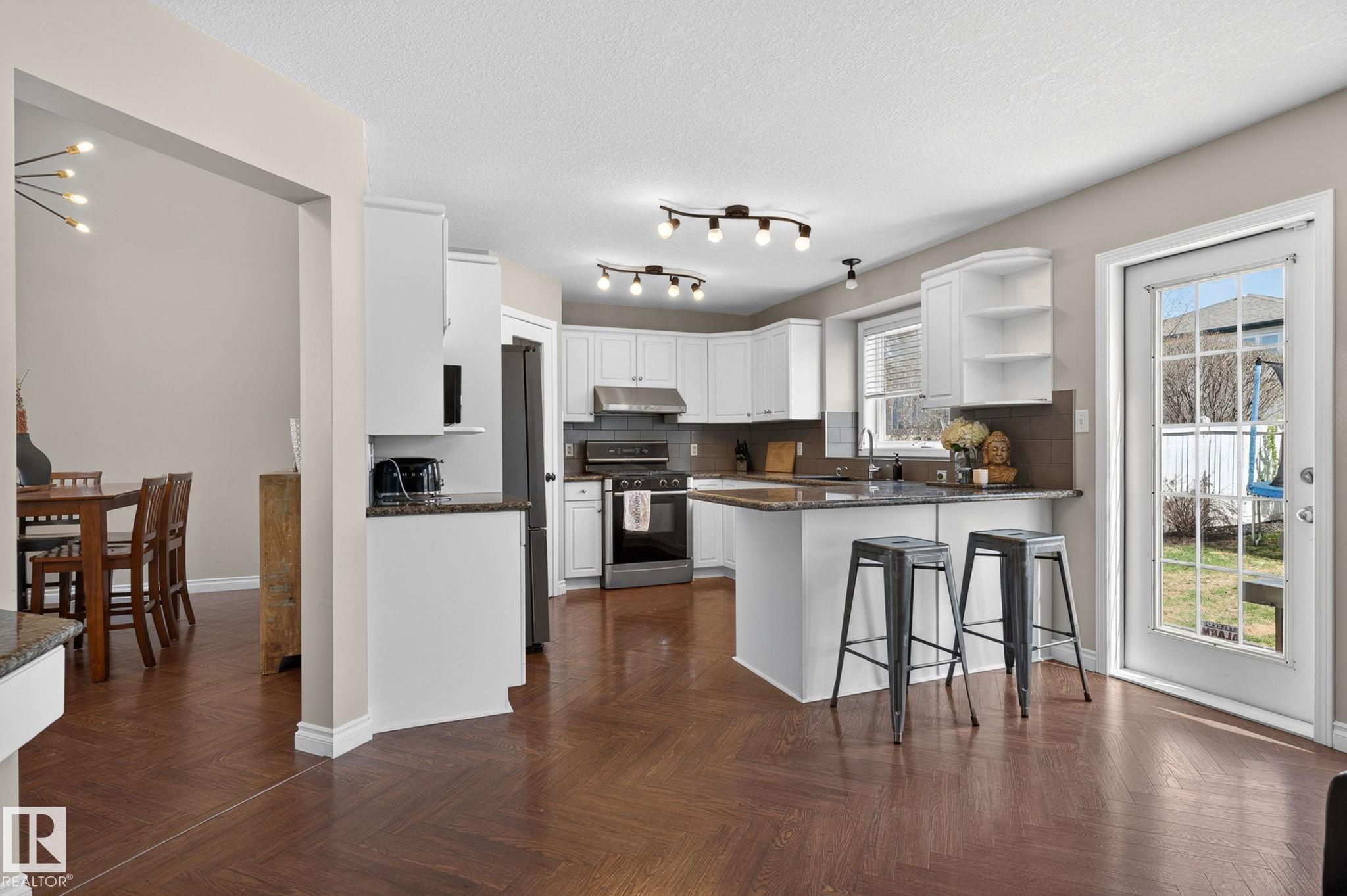 Photo 12 at 907 115 Street NW, Twin Brooks, Edmonton