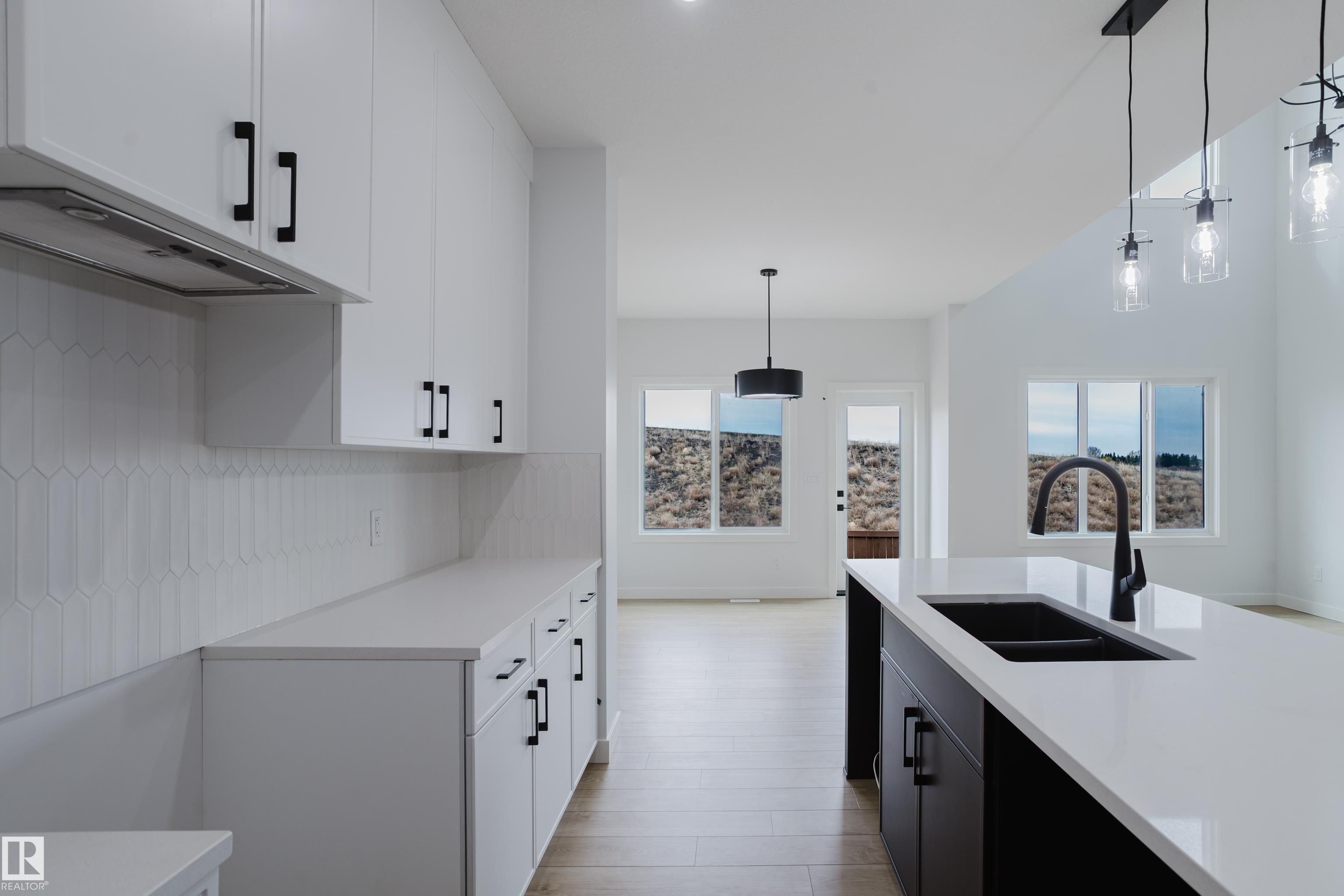 https://zimg.paragon.ice.com/ParagonImages/Property/PM/RAE/225400875/14/0/0/b6aa96c0952213898914ae2ac3873249/1/e79aed3eed9fbf1d970e880a870b9b31/225400875-a55bf681-d240-4055-98df-8e6f06e4691f.JPG