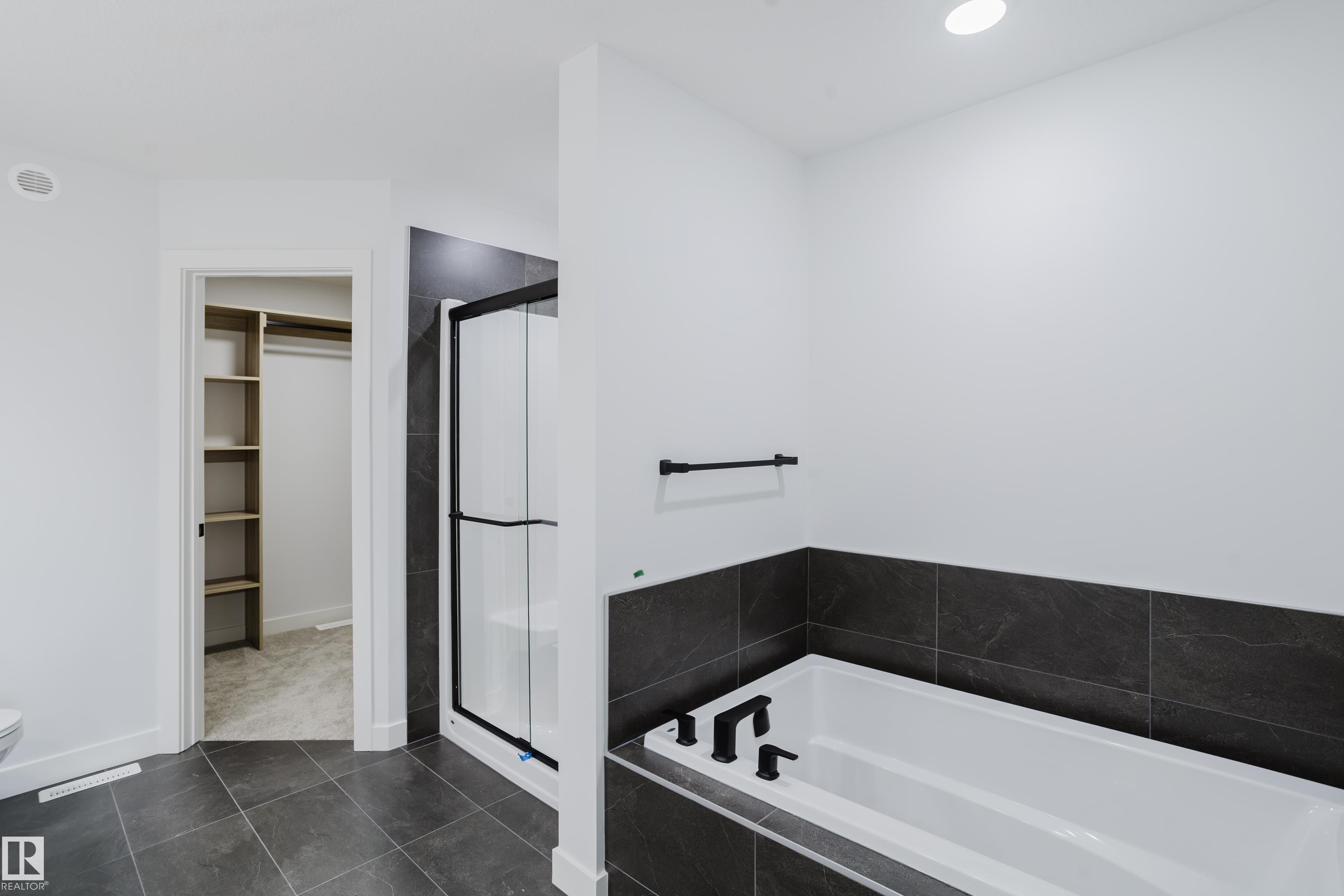 https://zimg.paragon.ice.com/ParagonImages/Property/PM/RAE/225400875/34/0/0/fe58f1daf4ebfd7f1a104a53600f2d43/1/e79aed3eed9fbf1d970e880a870b9b31/225400875-2347b9fa-d1ad-40ac-9ddd-4f980ed91a3f.JPG