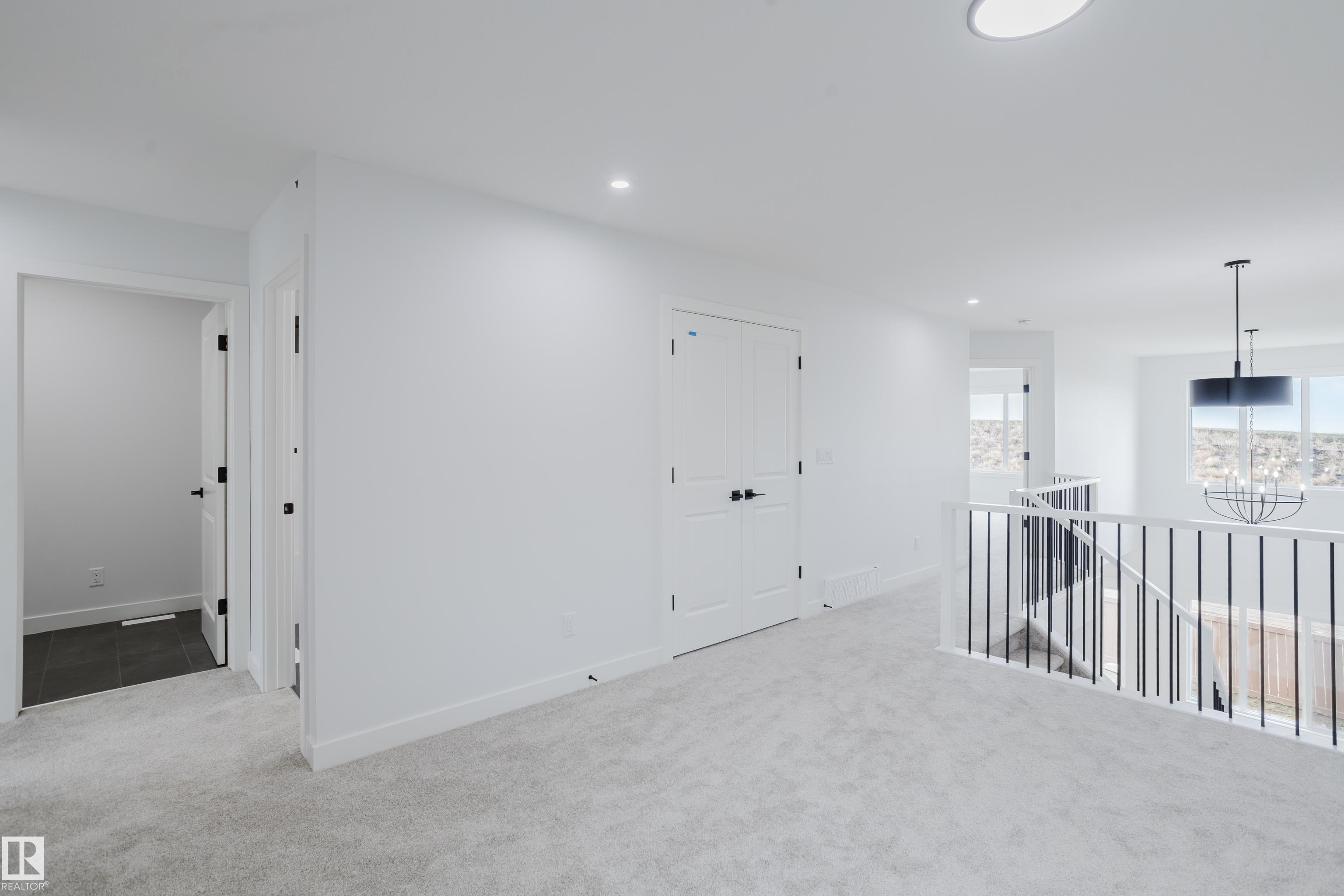 https://zimg.paragon.ice.com/ParagonImages/Property/PM/RAE/225400875/40/0/0/c8d76526a596287d03e7d1e929b18587/1/e79aed3eed9fbf1d970e880a870b9b31/225400875-de1d51e2-1f44-4e4e-ba50-5b02c0e7485c.JPG
